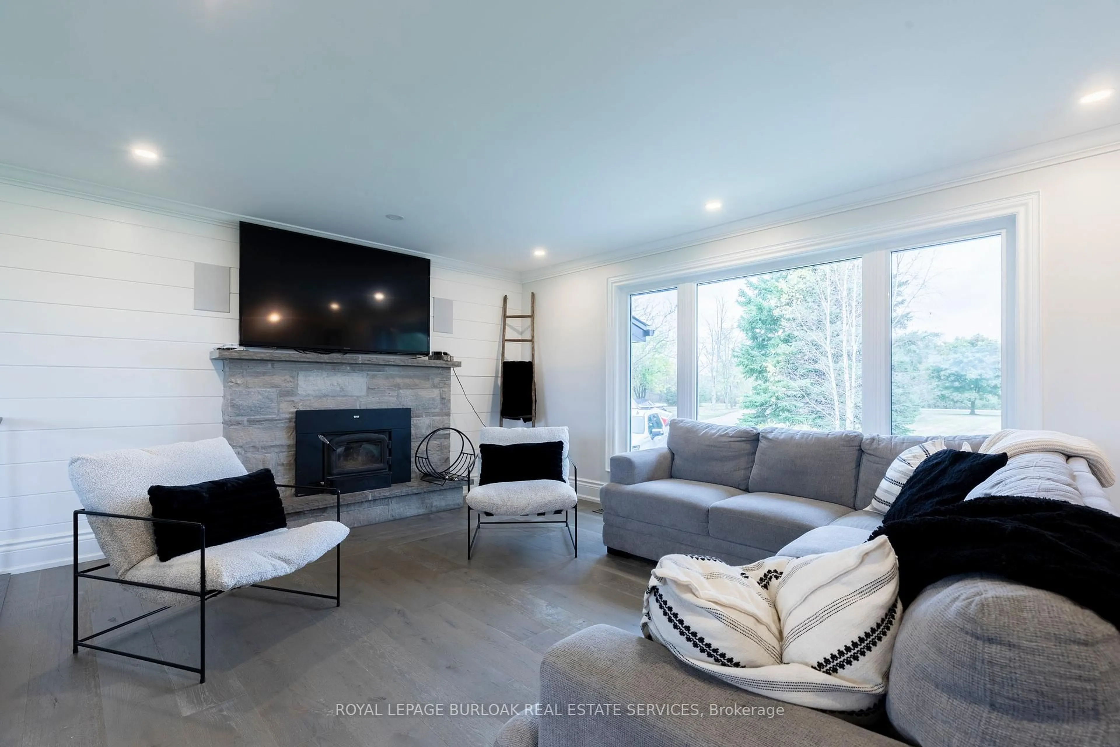 Living room with furniture, unknown for 1506 6th Con Rd, Hamilton Ontario L0R 1V0