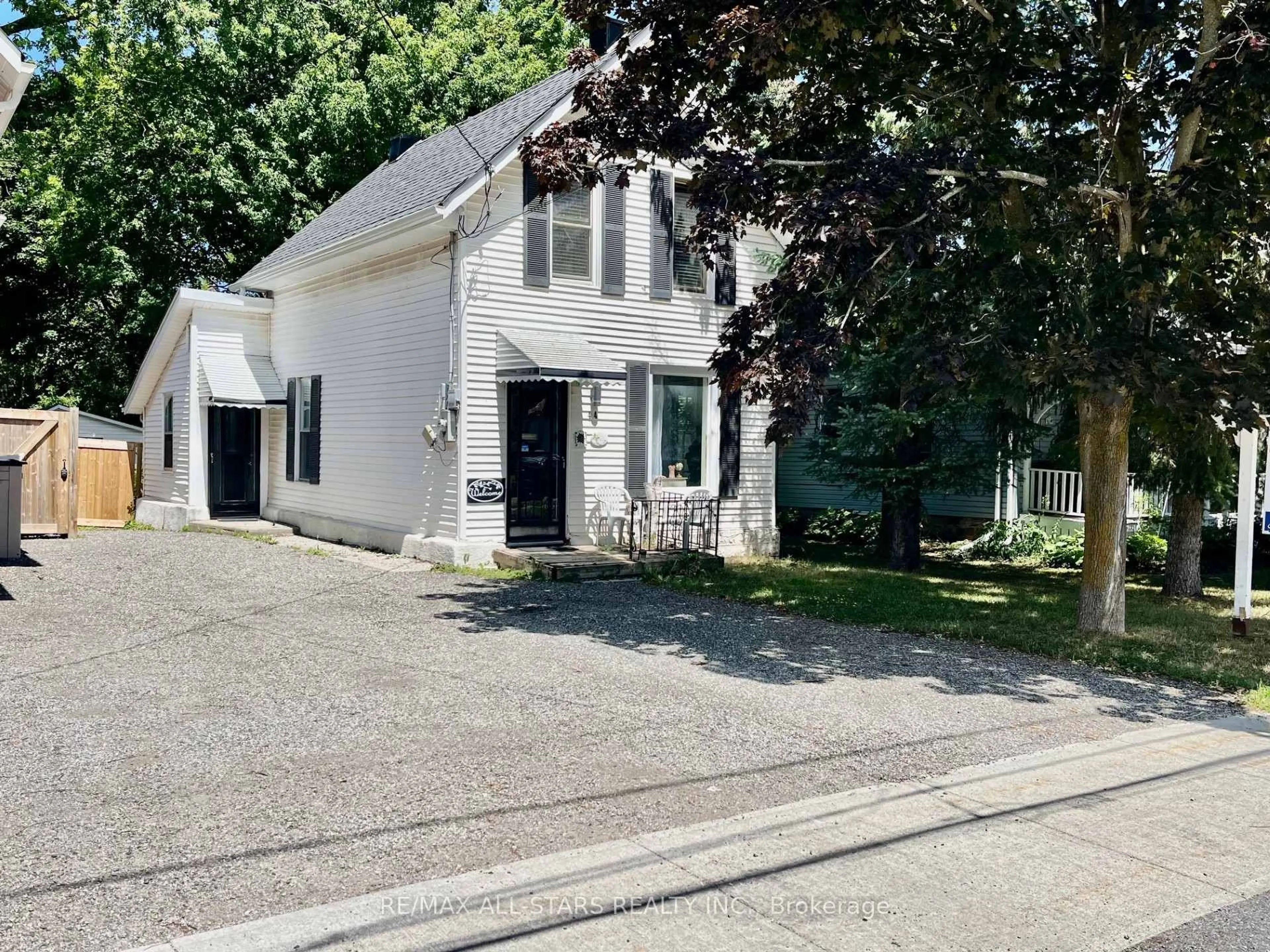 A pic from outside/outdoor area/front of a property/back of a property/a pic from drone, street for 44 Elgin St, Kawartha Lakes Ontario K9V 3W3