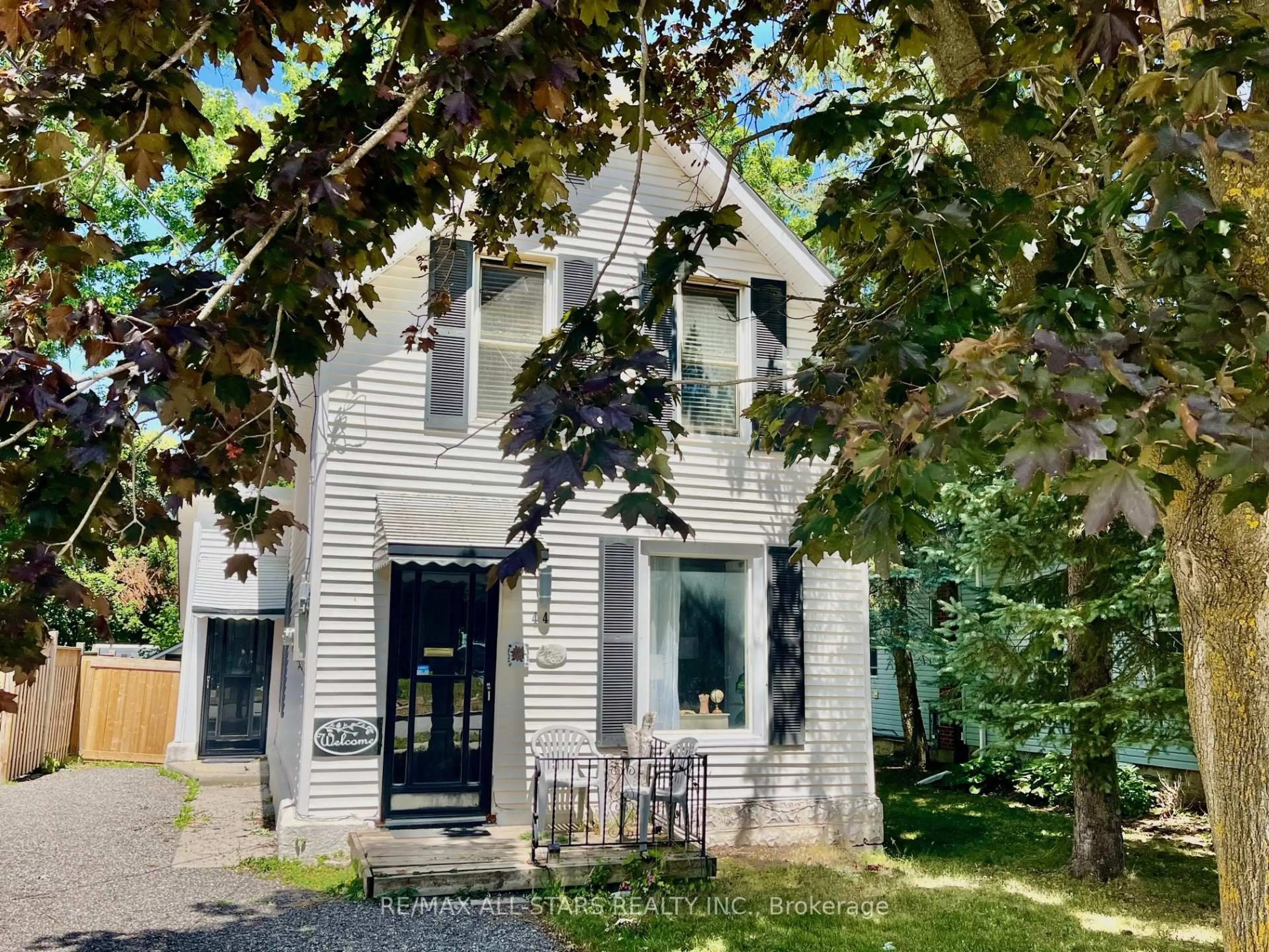 A pic from outside/outdoor area/front of a property/back of a property/a pic from drone, street for 44 Elgin St, Kawartha Lakes Ontario K9V 3W3