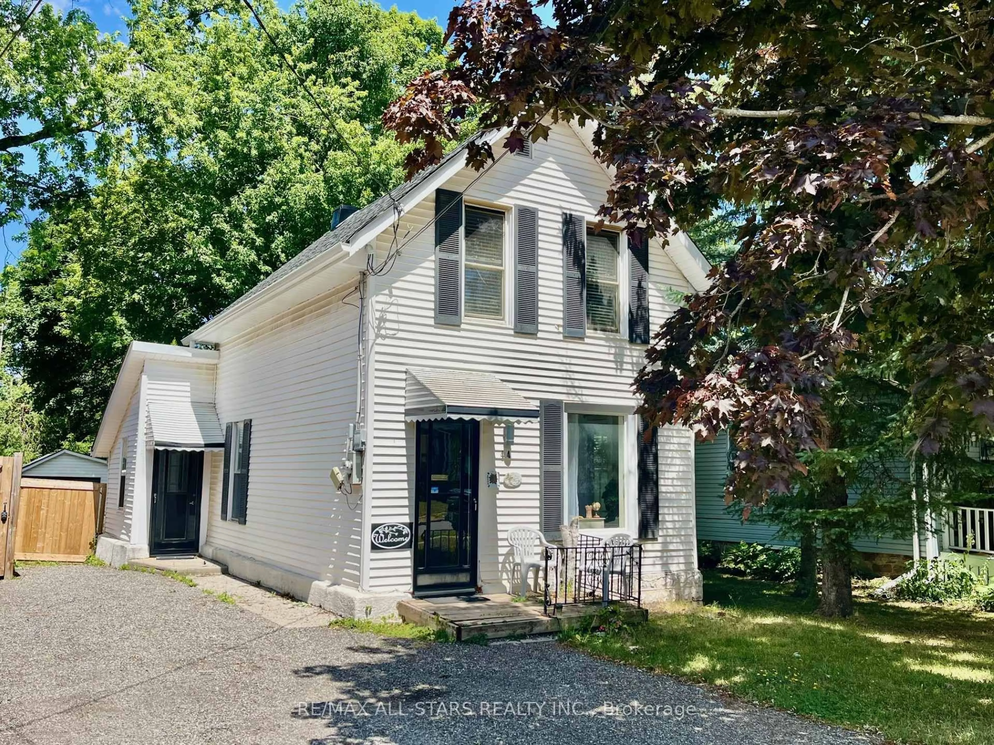 A pic from outside/outdoor area/front of a property/back of a property/a pic from drone, street for 44 Elgin St, Kawartha Lakes Ontario K9V 3W3
