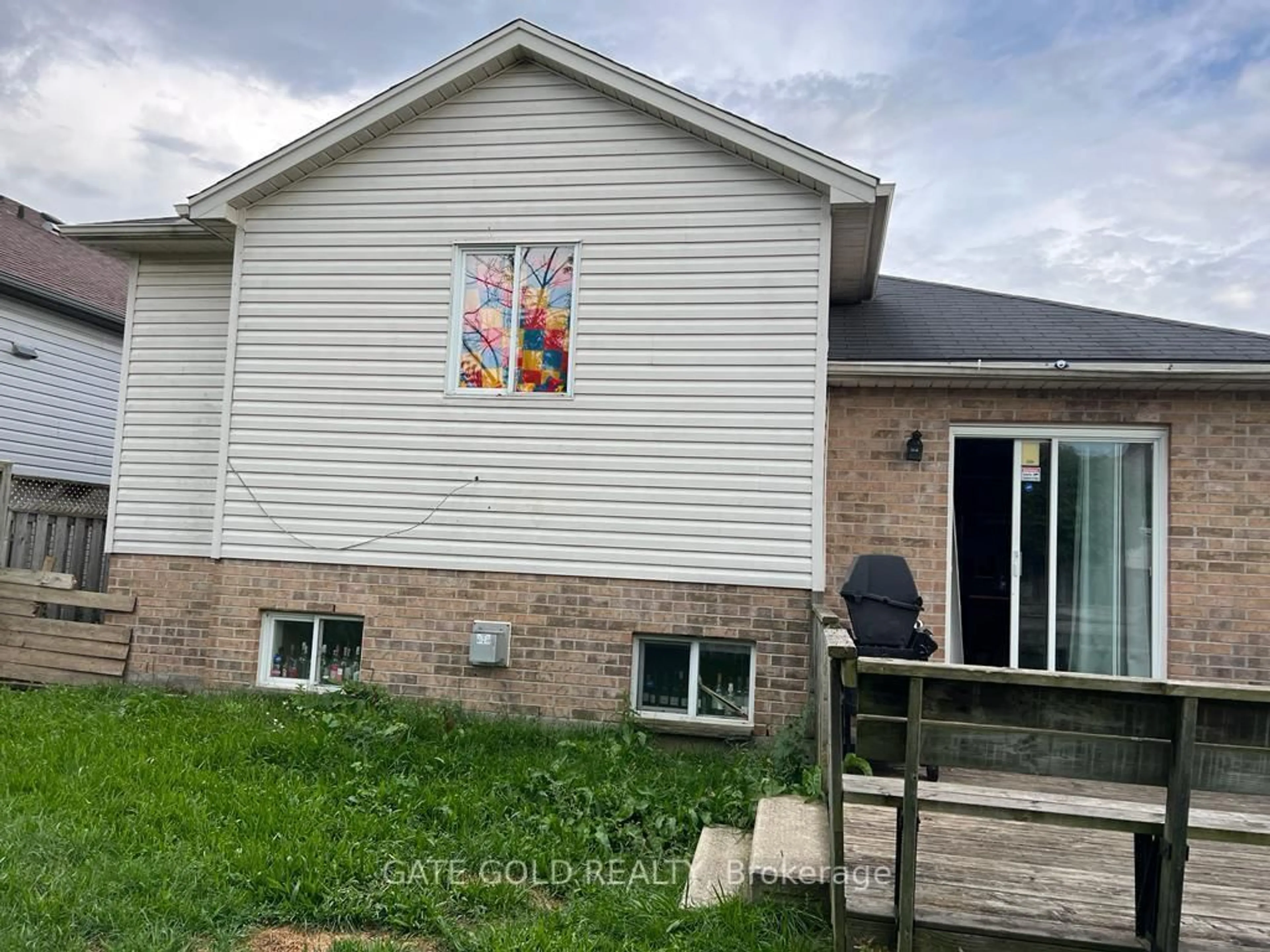 Home with vinyl exterior material, building for 185 Thurman Circ, London East Ontario N5V 4Z1