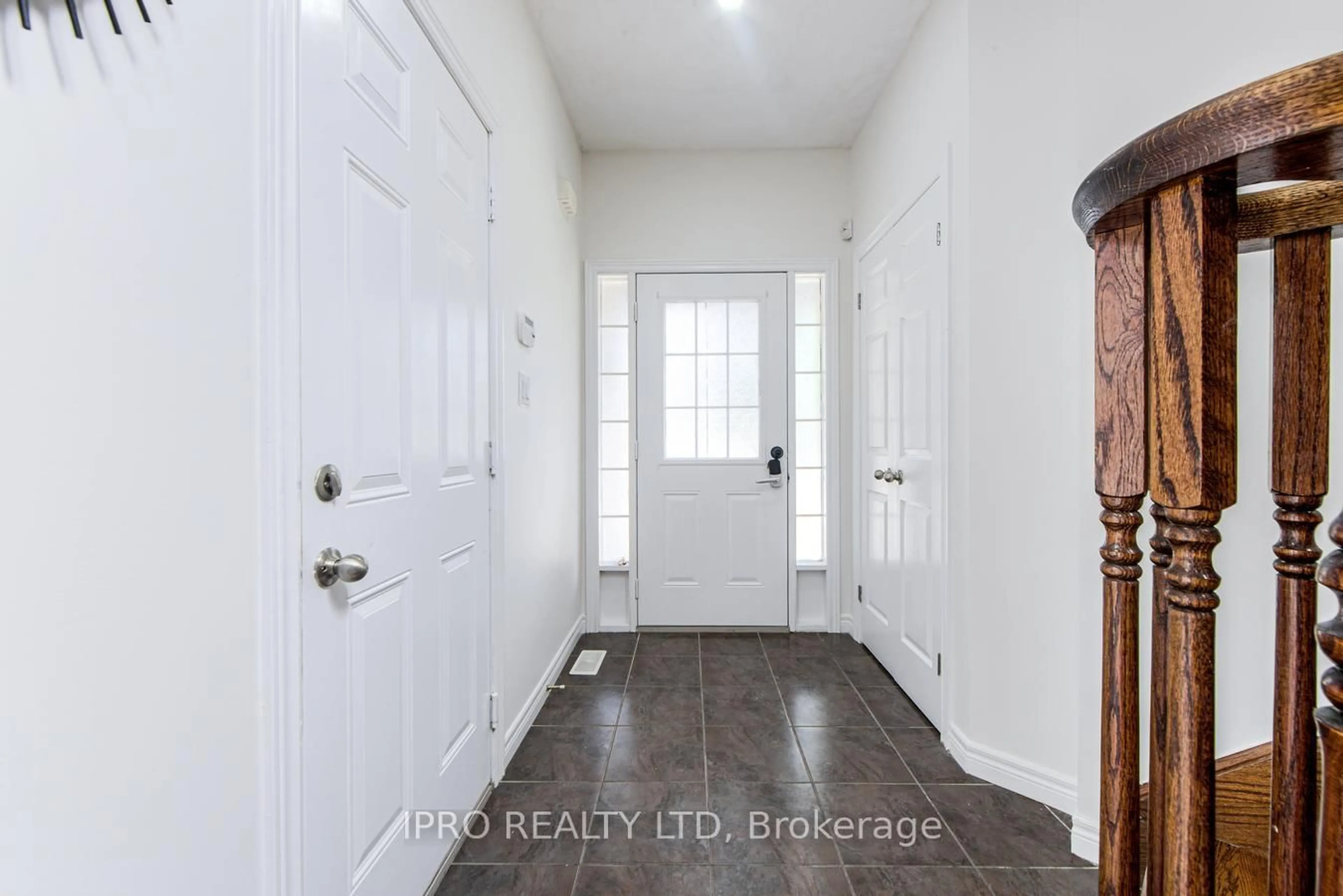 Indoor entryway for 6 Atessa Dr #28, Hamilton Ontario L9B 0C6