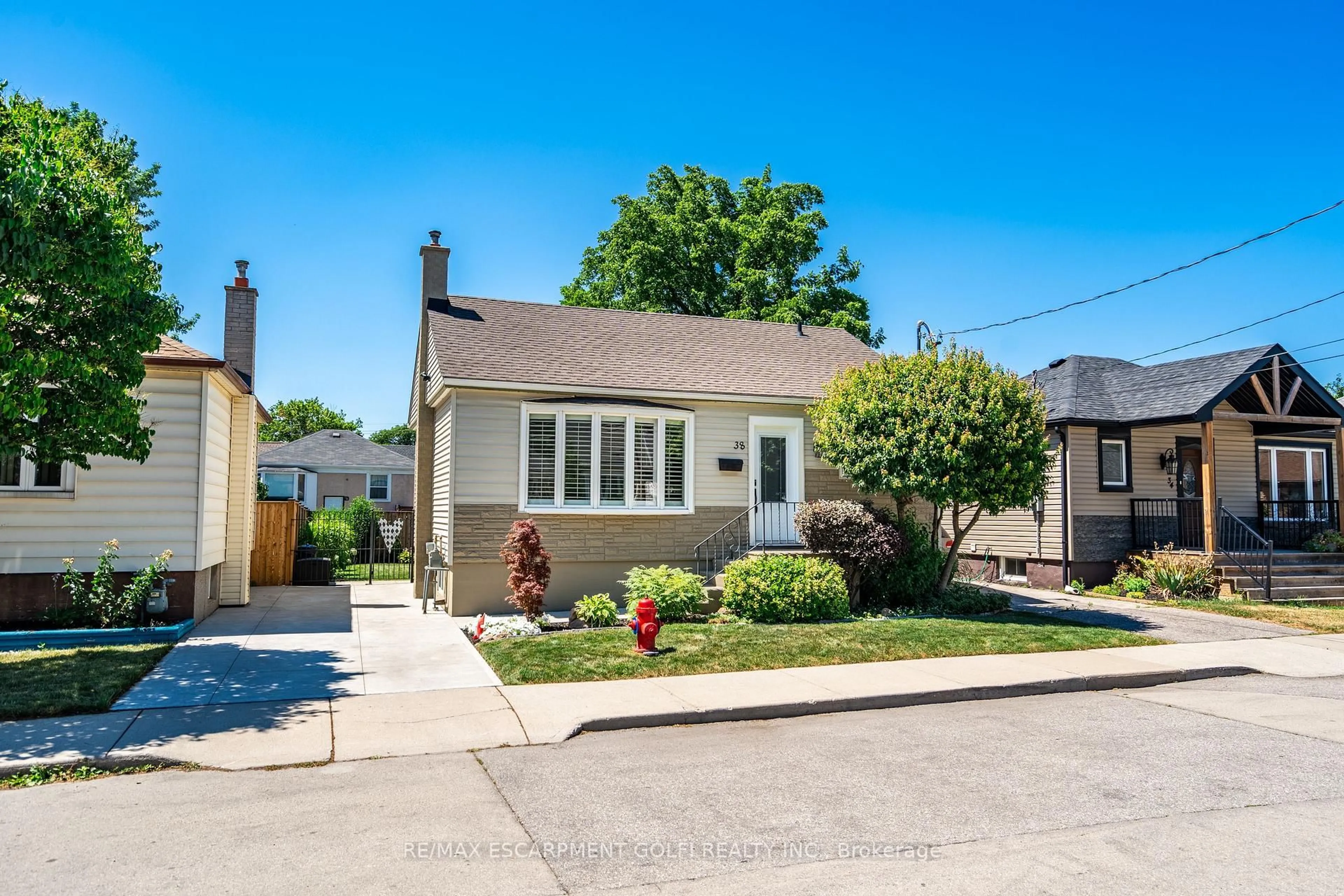 Unknown for 38 Salem Ave, Hamilton Ontario L9A 3V9