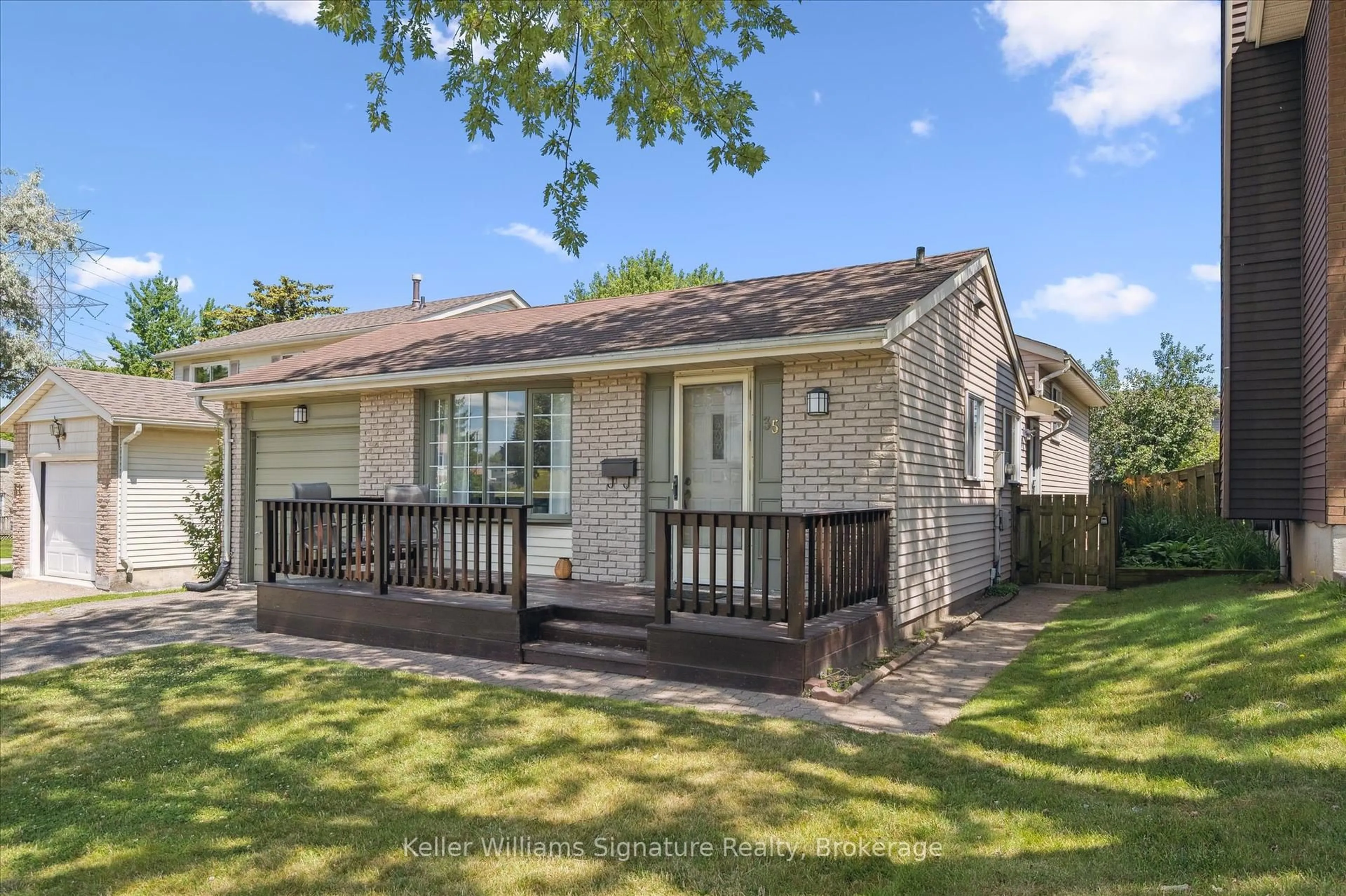 A pic from outside/outdoor area/front of a property/back of a property/a pic from drone, street for 35 Parkland Cres, Kitchener Ontario N2N 1R5