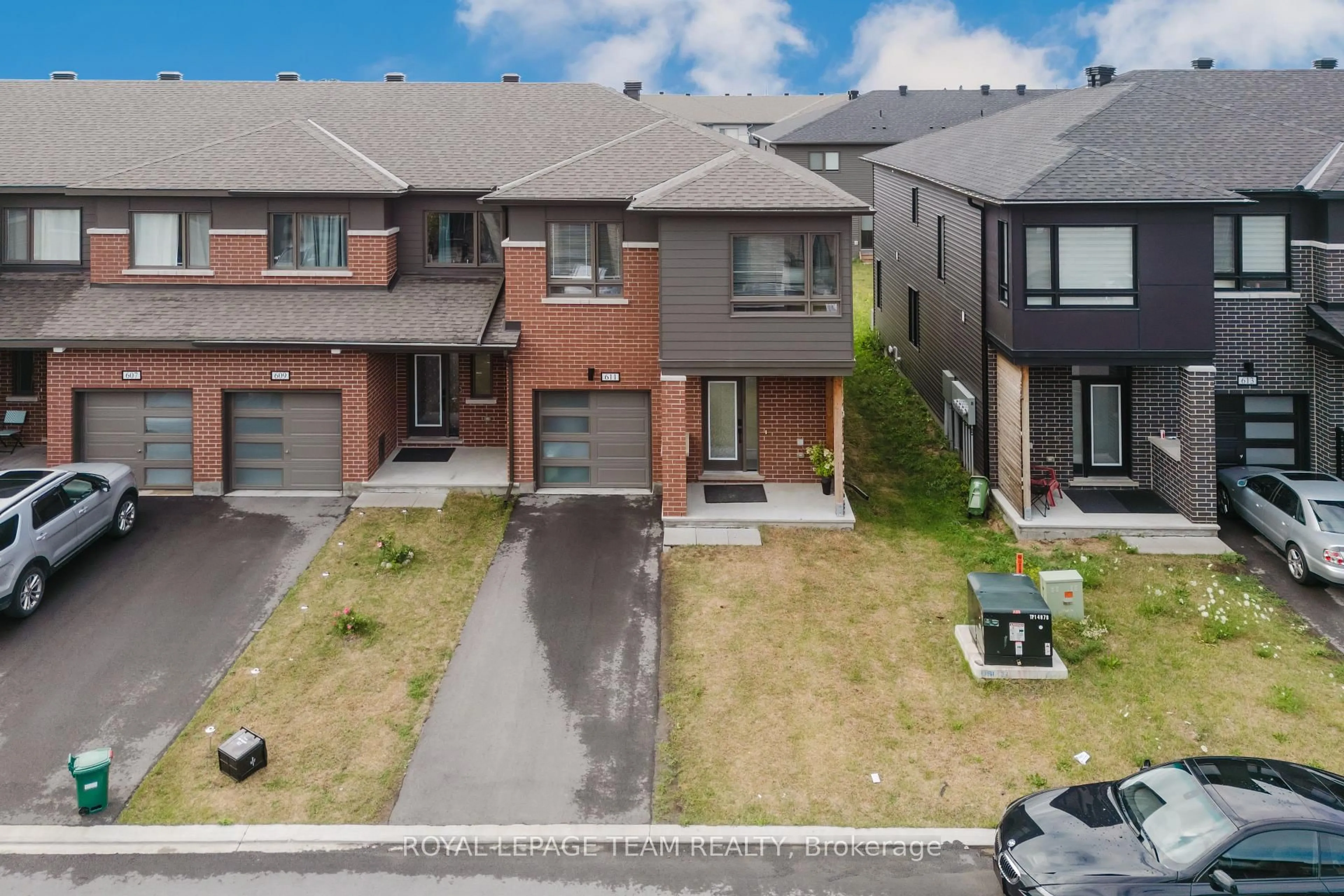 A pic from outside/outdoor area/front of a property/back of a property/a pic from drone, street for 611 Fenwick Way, Ottawa Ontario K2J 7E5