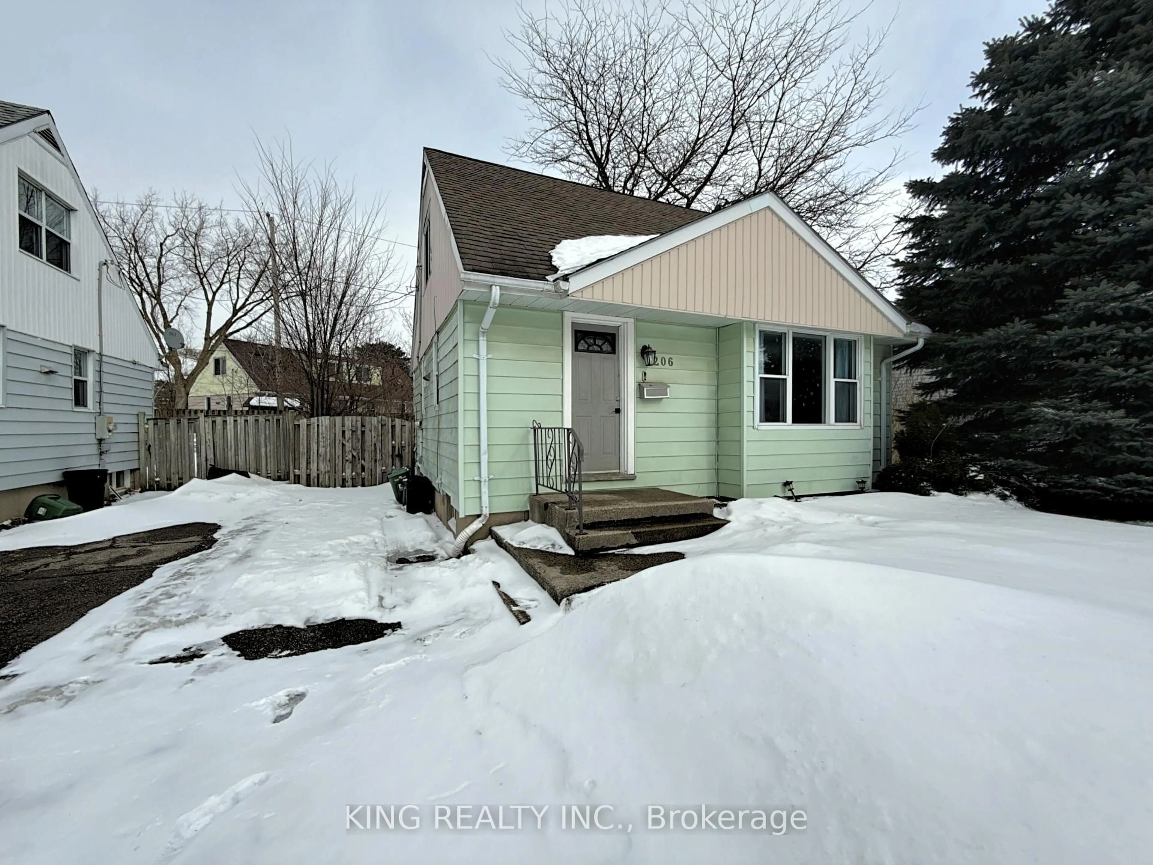 Shed for 206 Rhine Ave, London East Ontario N5Y 1C6
