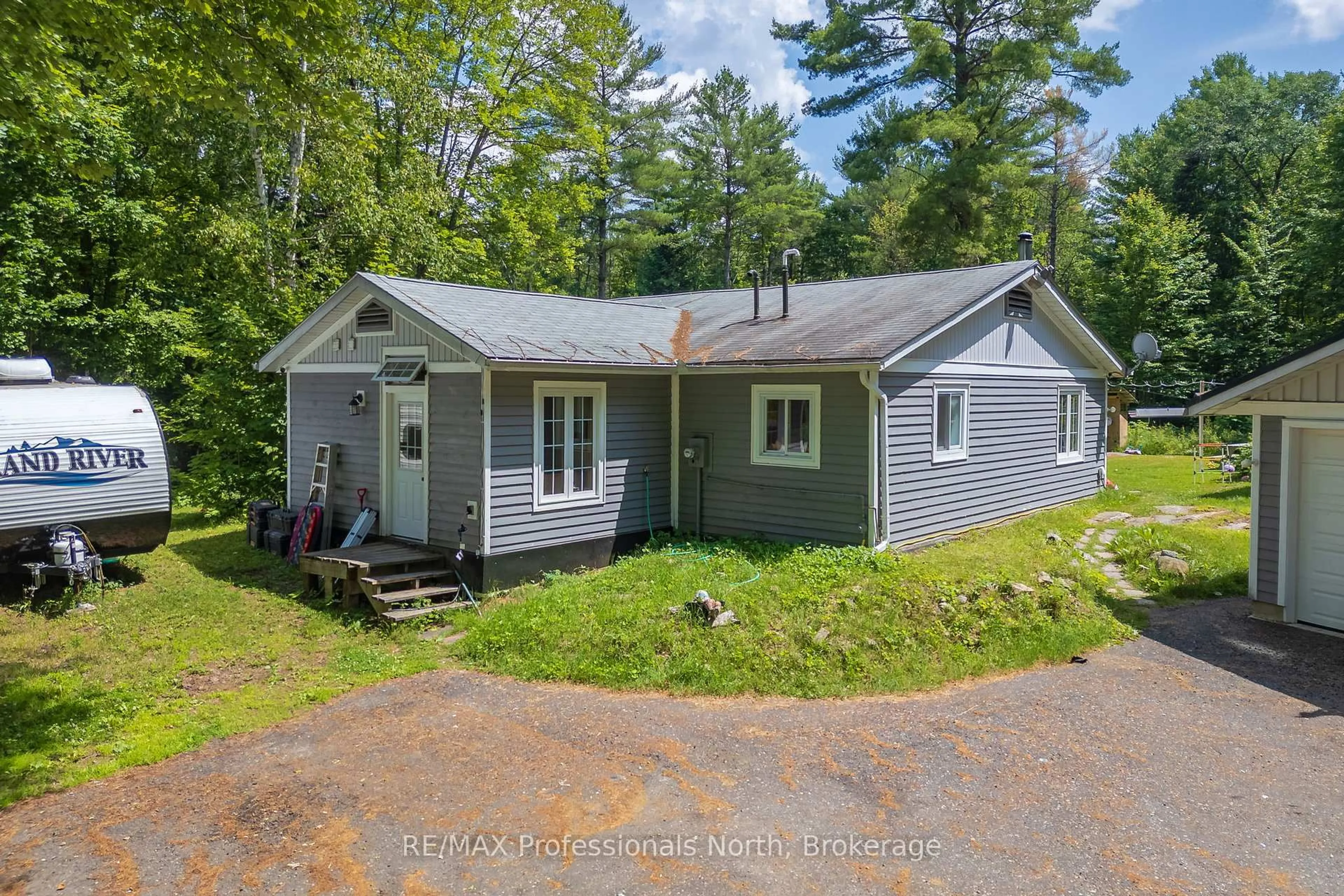 A pic from outside/outdoor area/front of a property/back of a property/a pic from drone, street for 187 Stephenson 4 Rd, Huntsville Ontario P0B 1M0