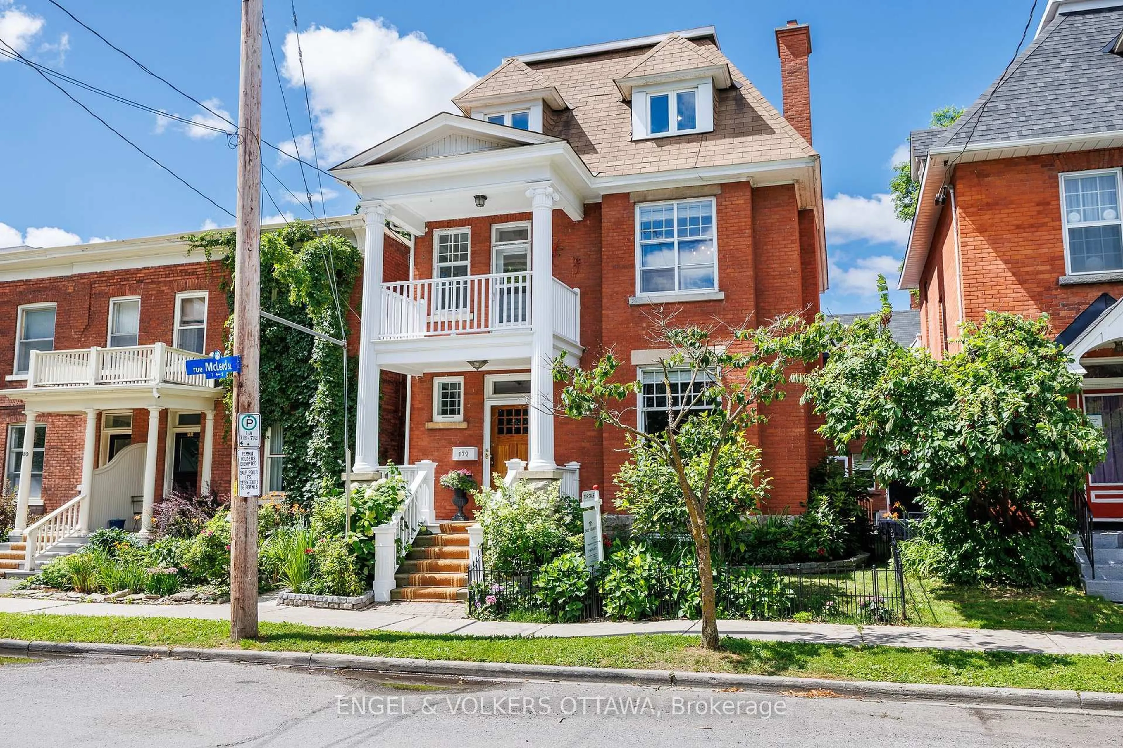 Home with brick exterior material, street for 172 Cartier St, Ottawa Ontario K2P 1K9