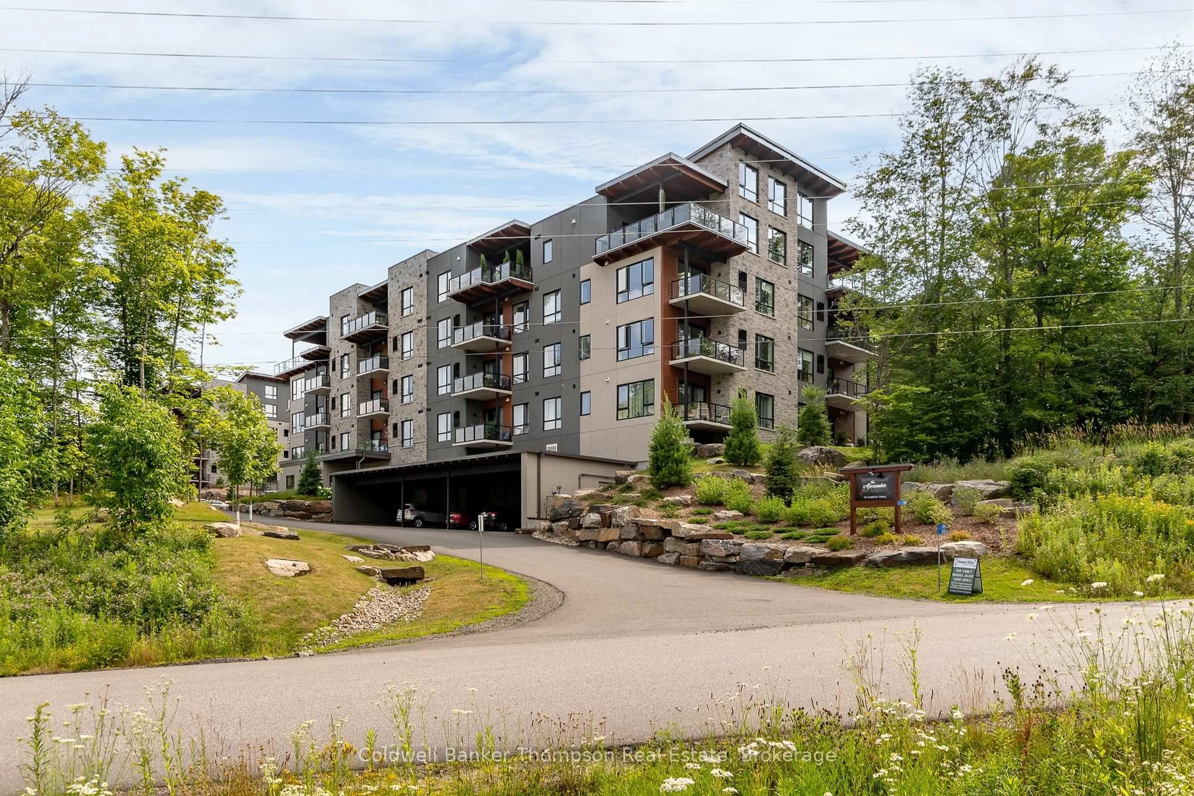 Patio, unknown for 18 Campus Tr #403, Huntsville Ontario P1H 0K2
