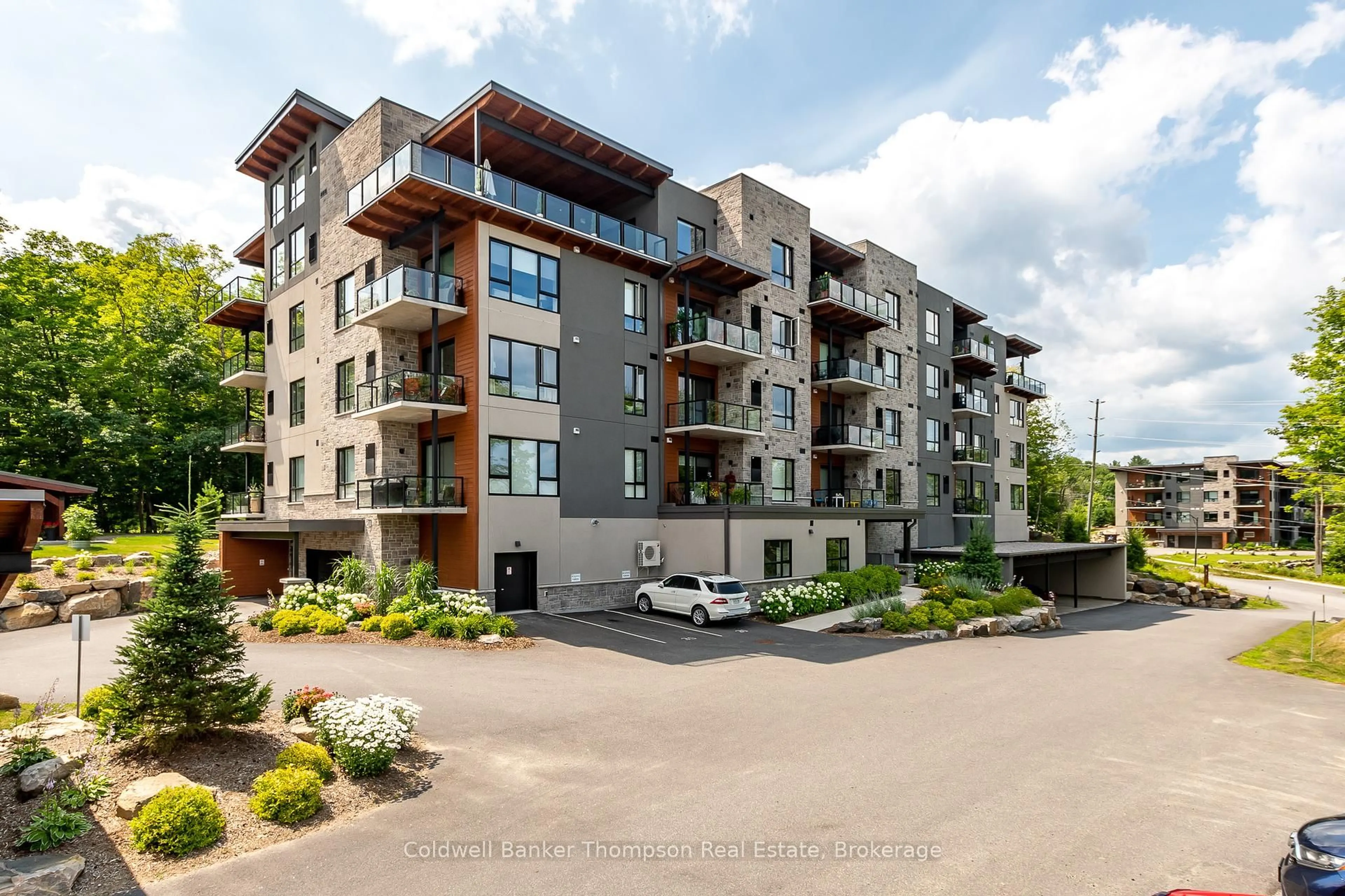 A pic from outside/outdoor area/front of a property/back of a property/a pic from drone, building for 18 Campus Tr #403, Huntsville Ontario P1H 0K2