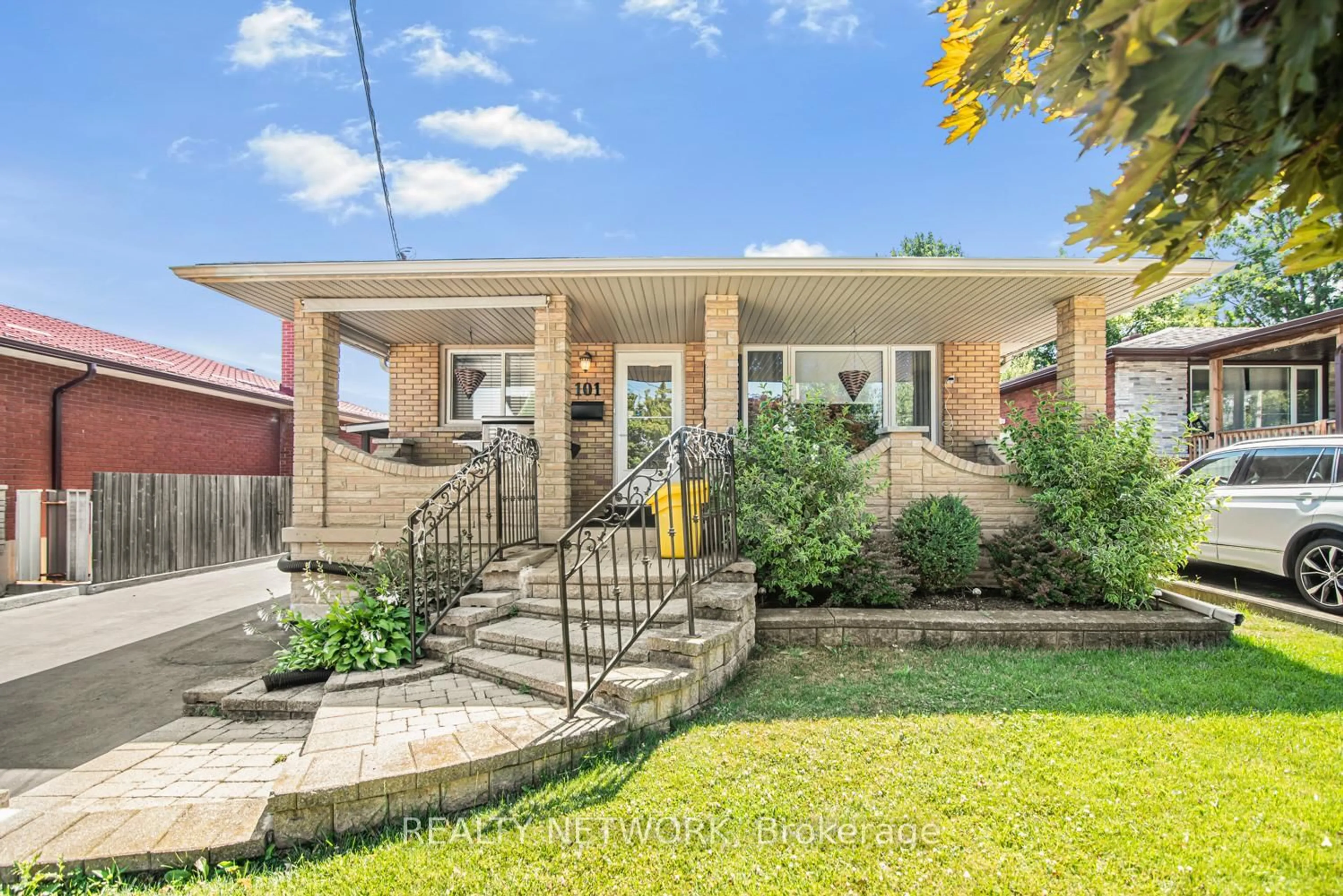 Unknown for 101 Victor Blvd, Hamilton Ontario L9A 2V3