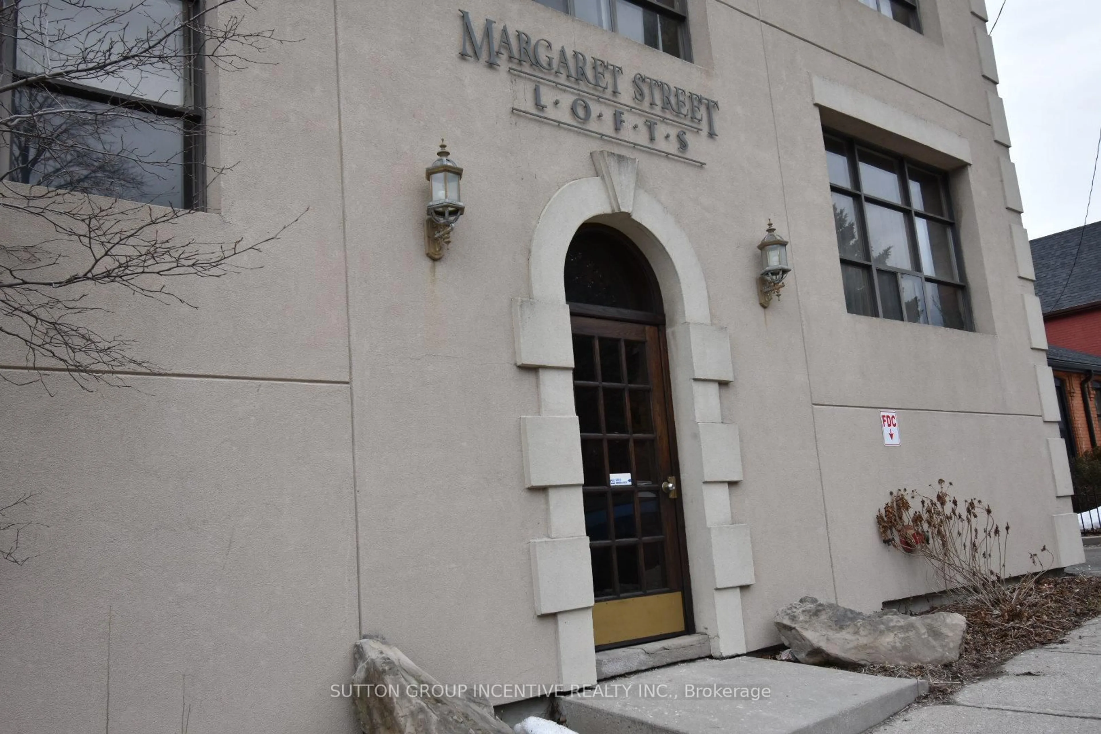 Lobby for 36 Margaret St #24, Hamilton Ontario L8P 4C8