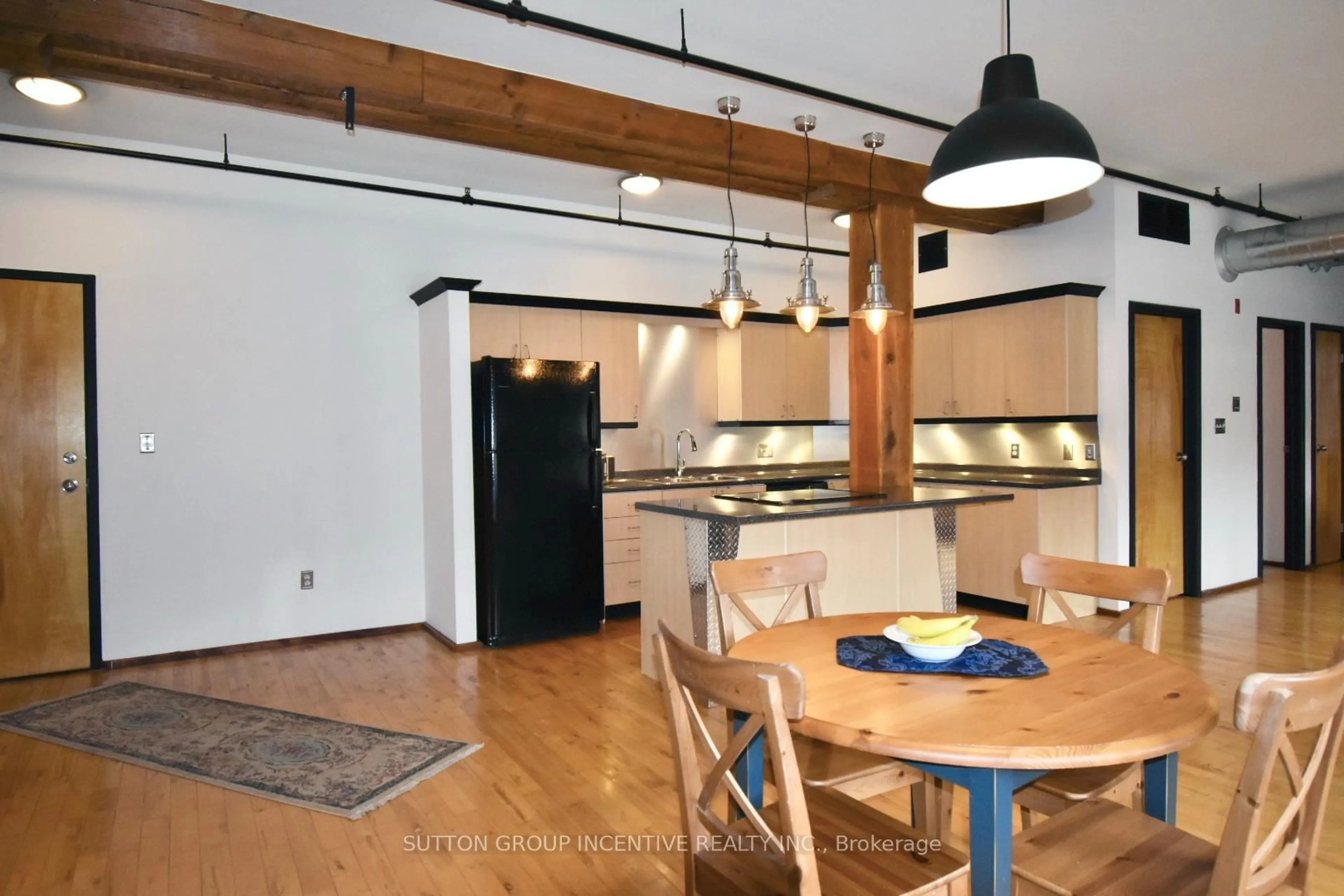 Open concept kitchen, wood/laminate floor for 36 Margaret St #24, Hamilton Ontario L8P 4C8