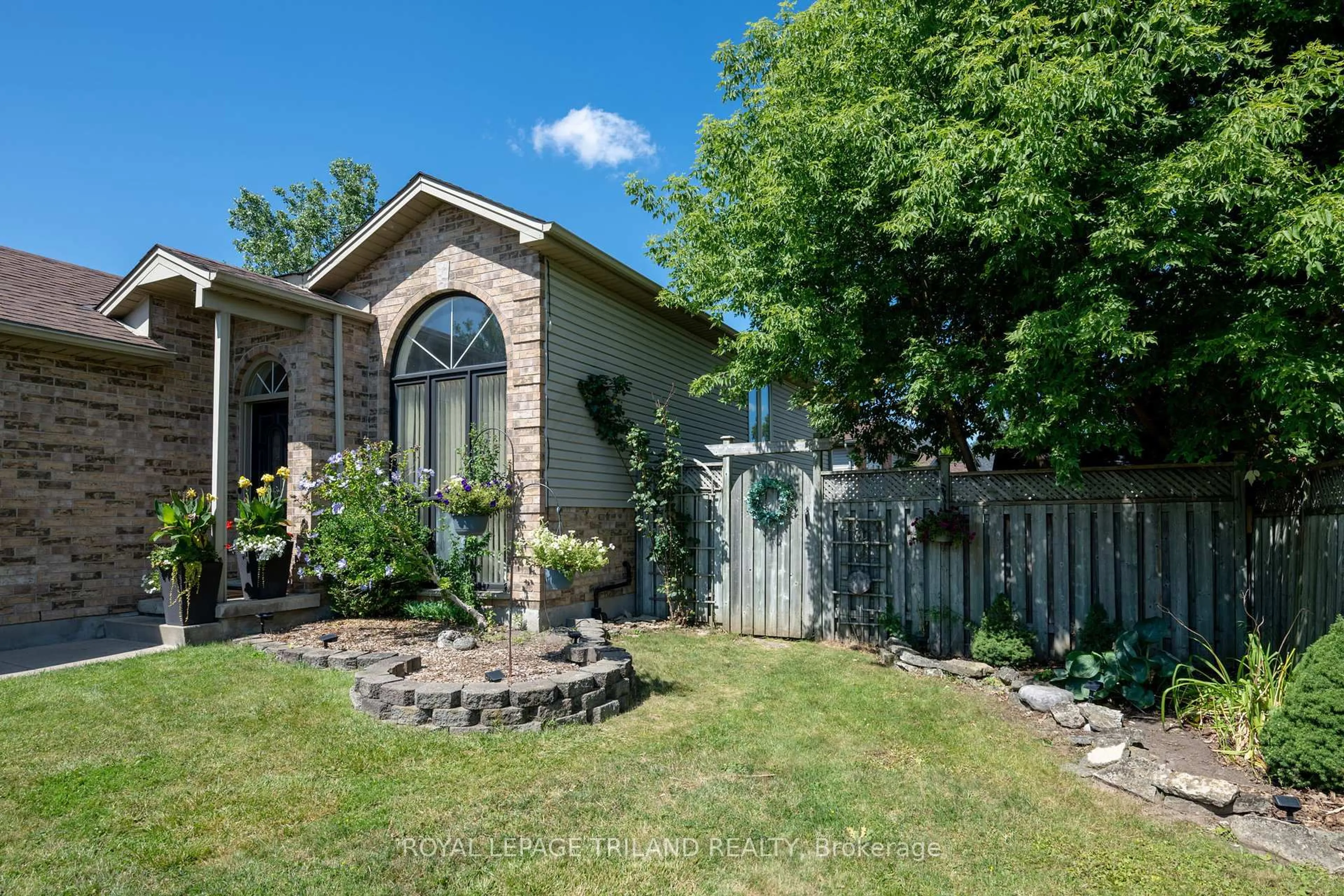 Unknown for 432 Marconi Blvd, London East Ontario N5V 5E6