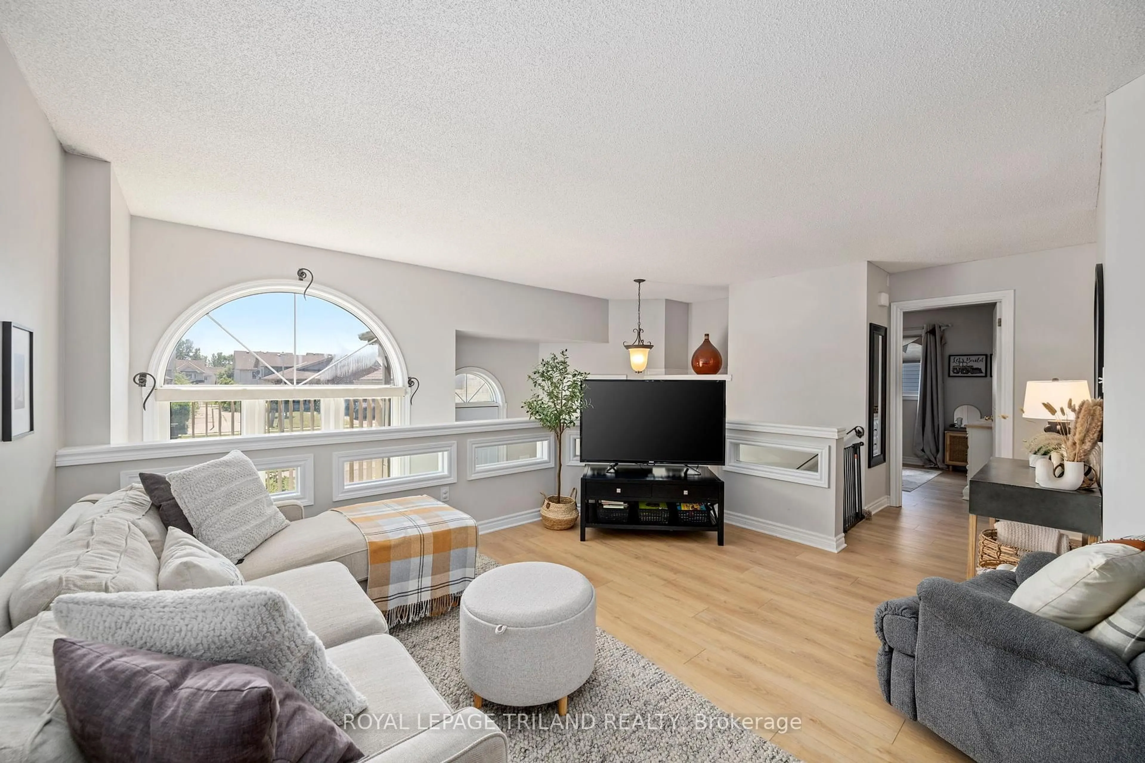 Living room with furniture, unknown for 432 Marconi Blvd, London East Ontario N5V 5E6