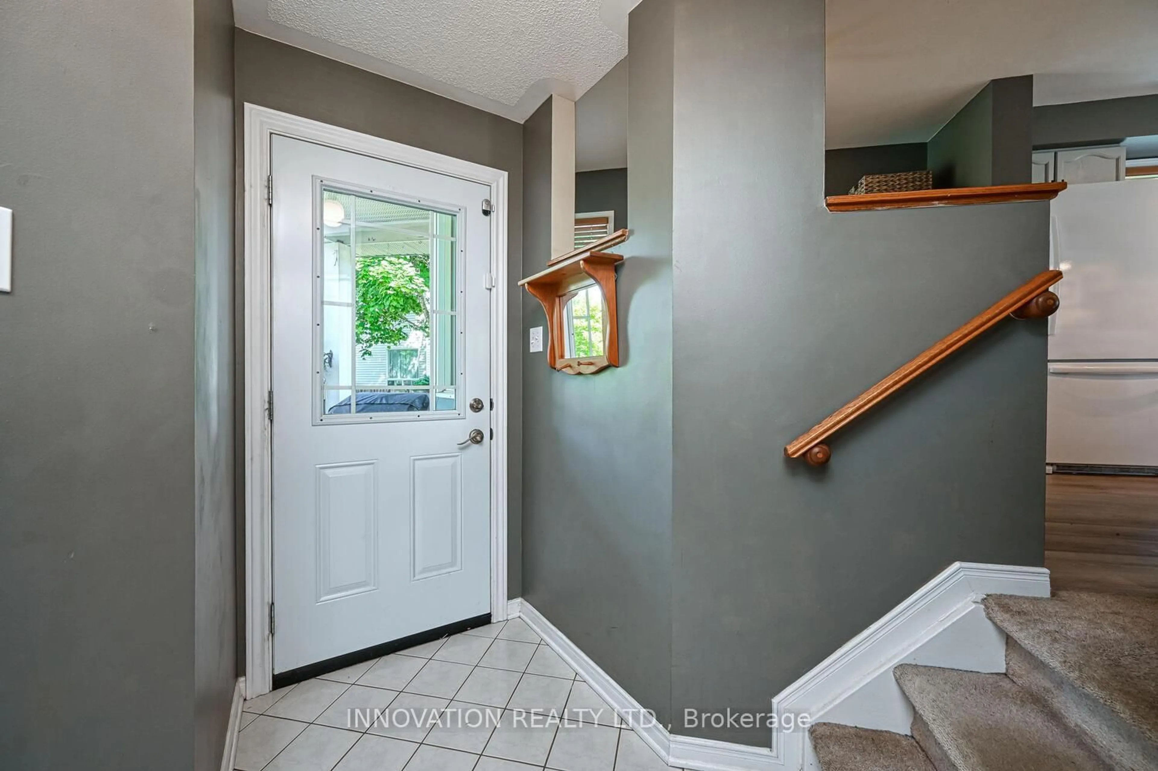 Indoor entryway for 1 Liette Crt, North Grenville Ontario K0G 1J0