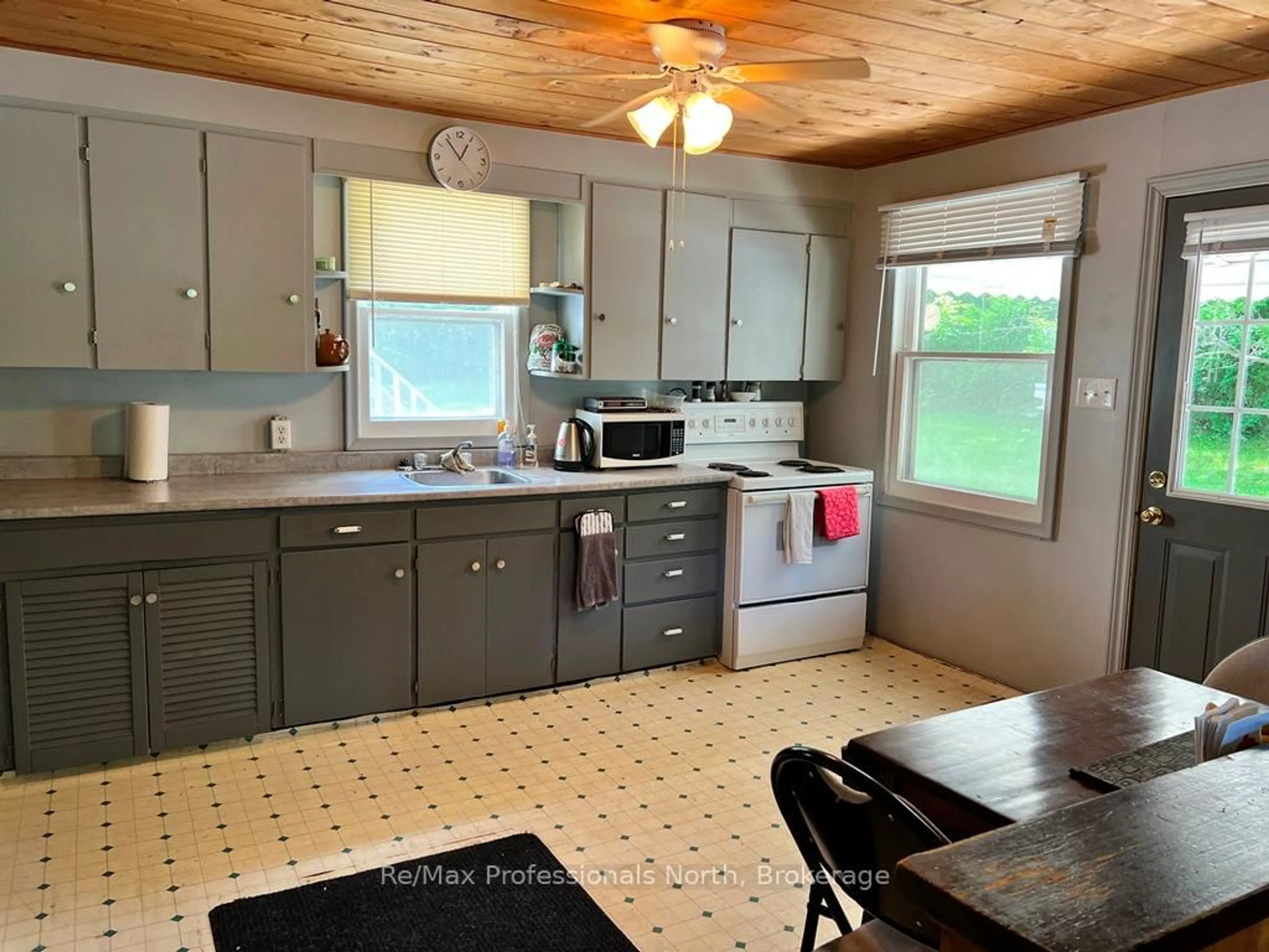 Standard kitchen, unknown for 6189 Loop Rd, Highlands East Ontario K0L 2A0