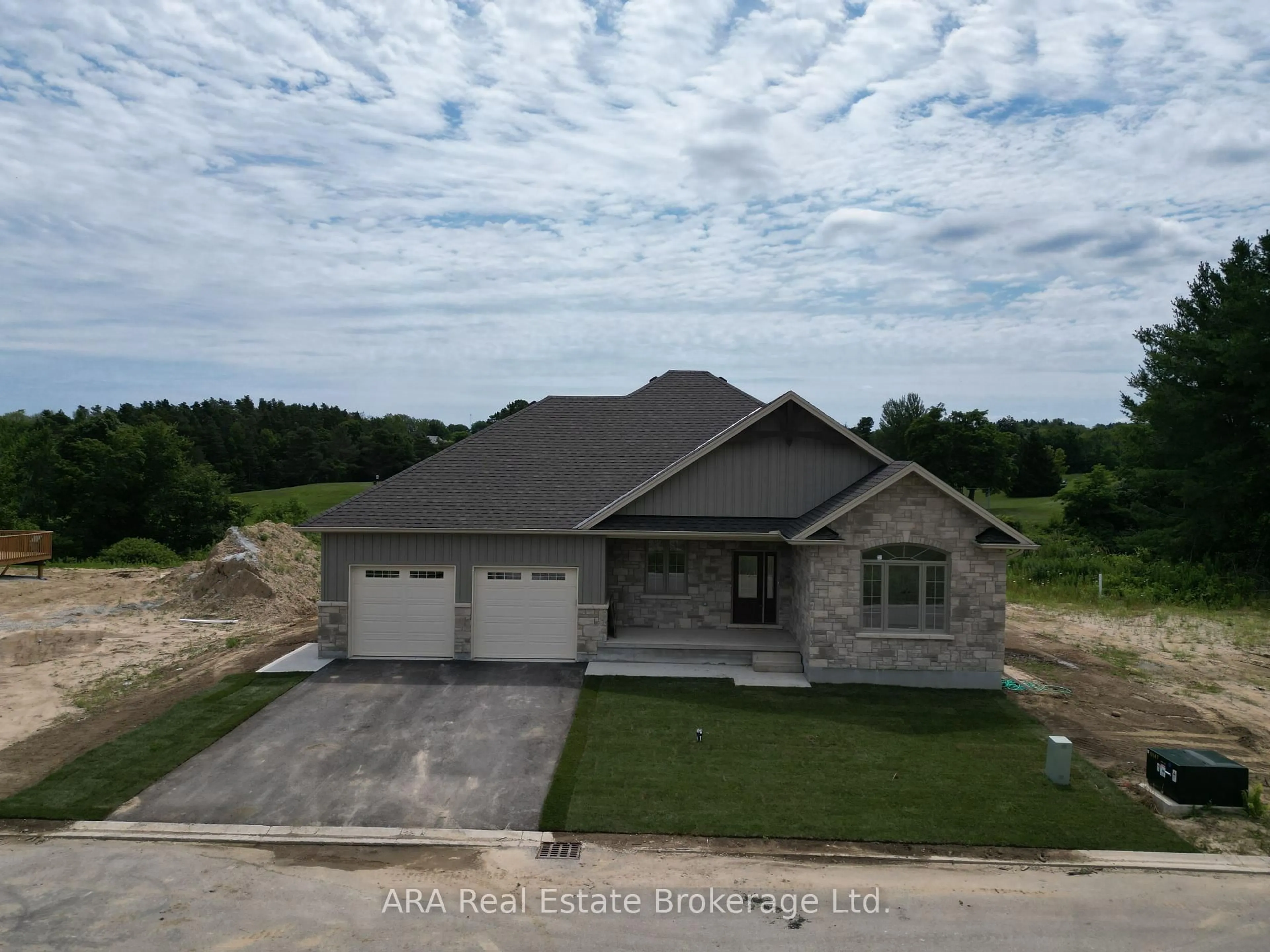 Home with brick exterior material, building for 16 Hilton Lane #27, Meaford Ontario N4L 1L8