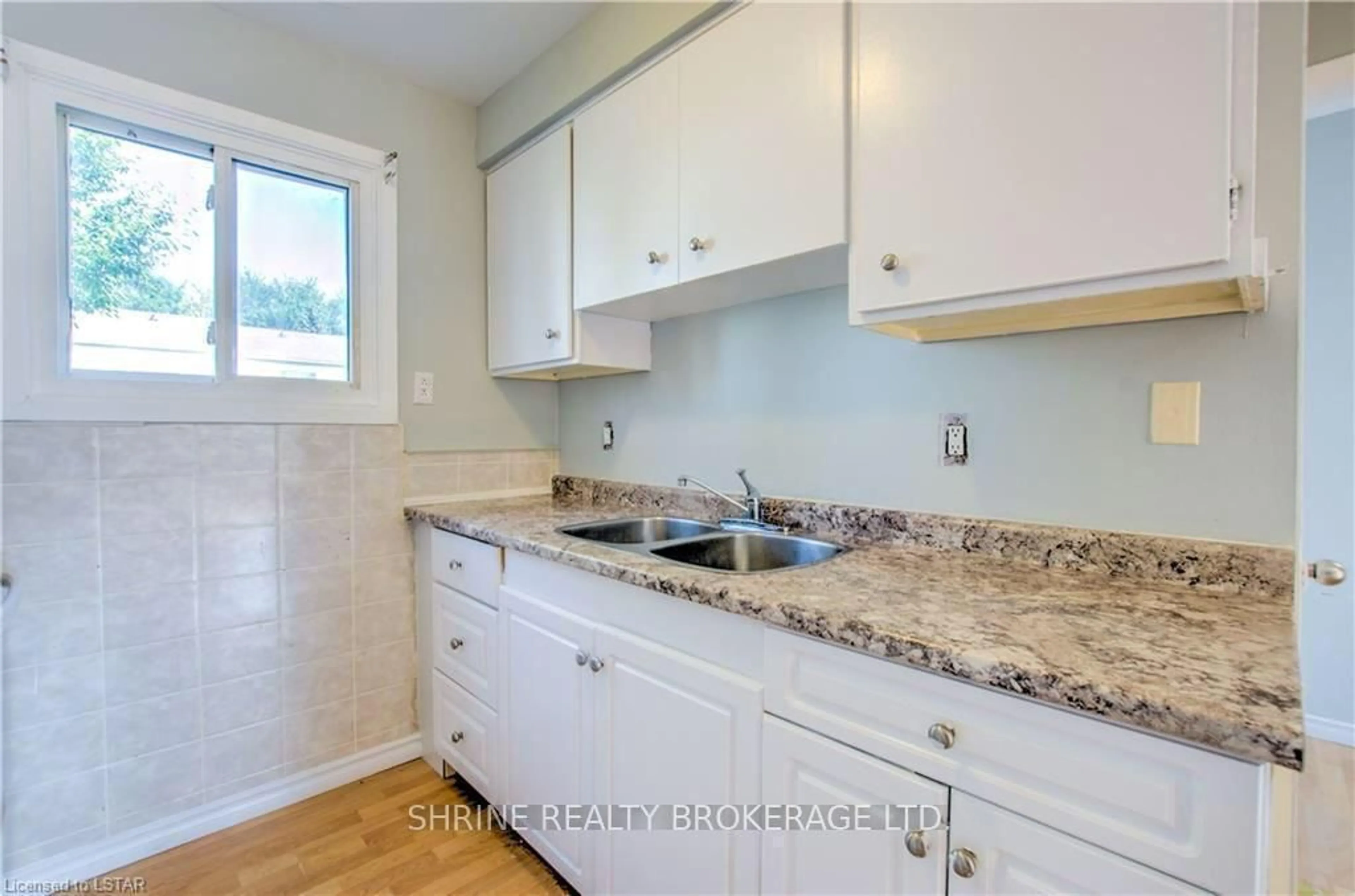 Standard kitchen, ceramic/tile floor for 1600 CULVER Dr #20, London East Ontario N5V 3H5