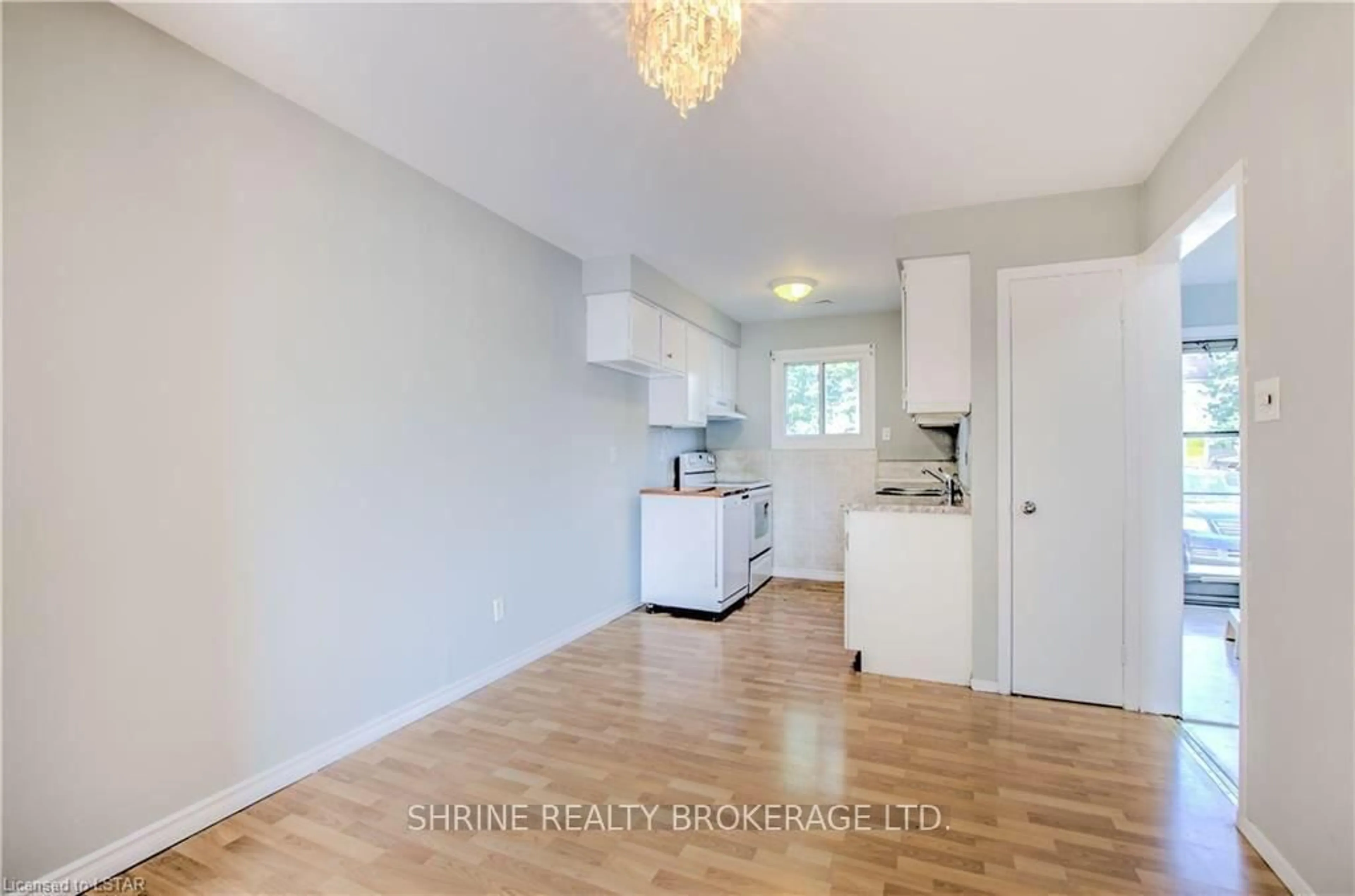 Open concept kitchen, wood/laminate floor for 1600 CULVER Dr #20, London East Ontario N5V 3H5