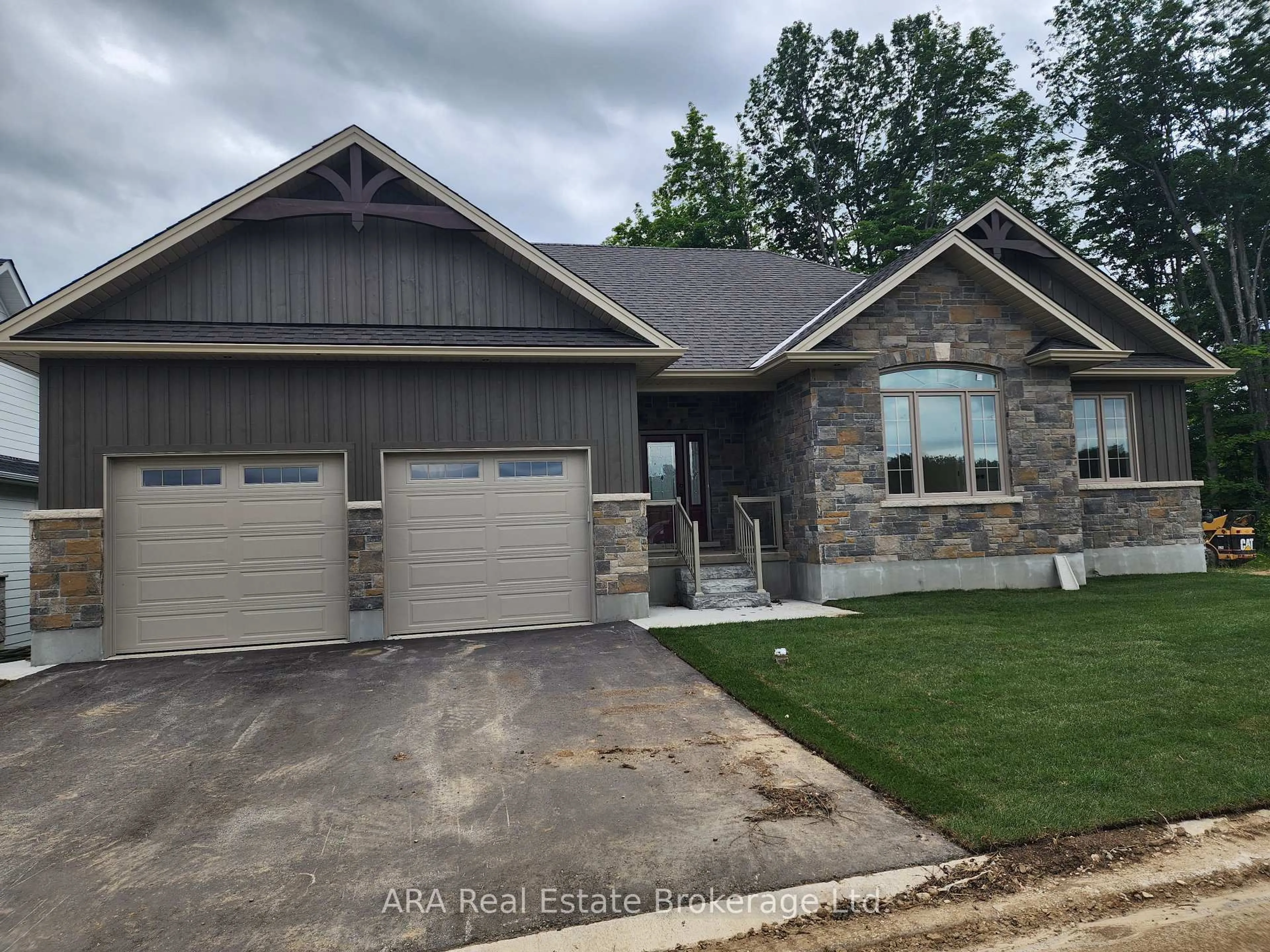 Home with brick exterior material, street for 4 Hilton Lane #32, Meaford Ontario N4L 1L8