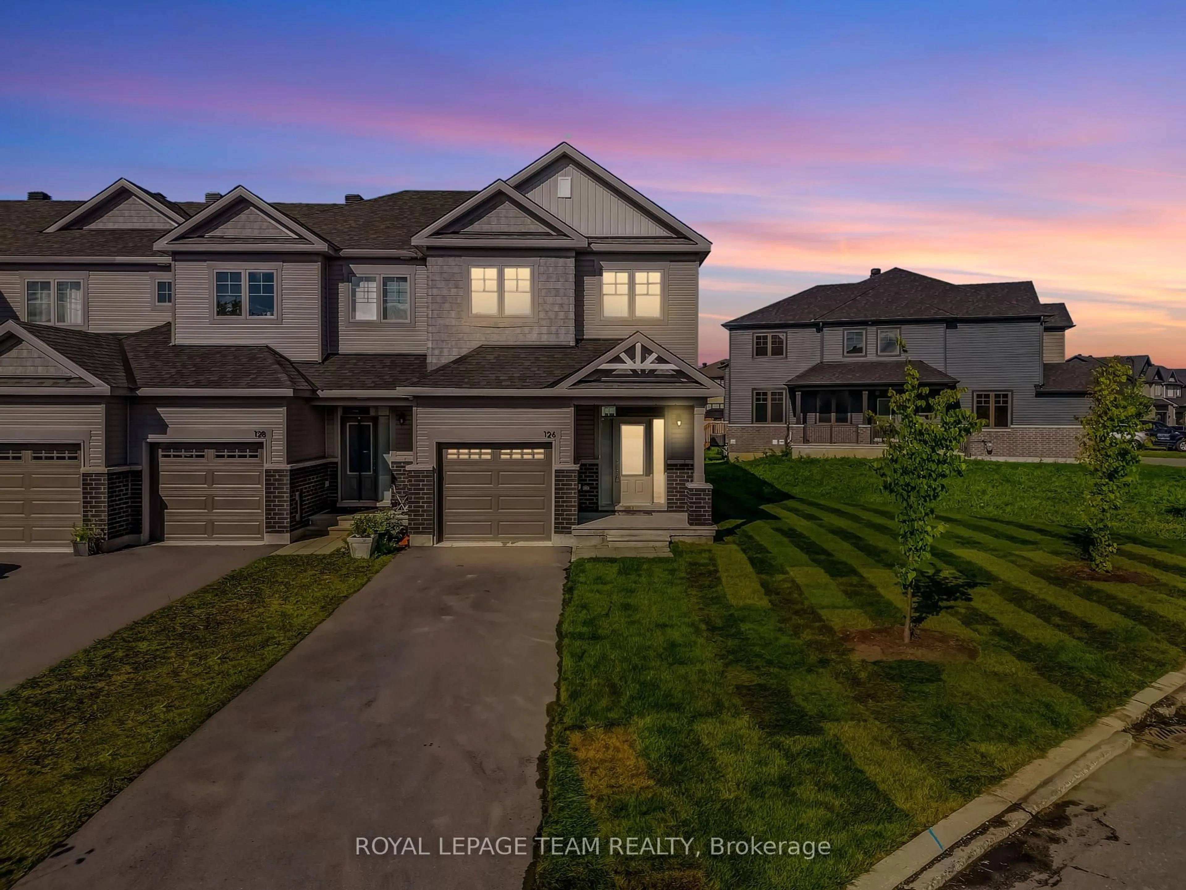 A pic from outside/outdoor area/front of a property/back of a property/a pic from drone, street for 126 Wabikon Cres, Ottawa Ontario K1X 0H8