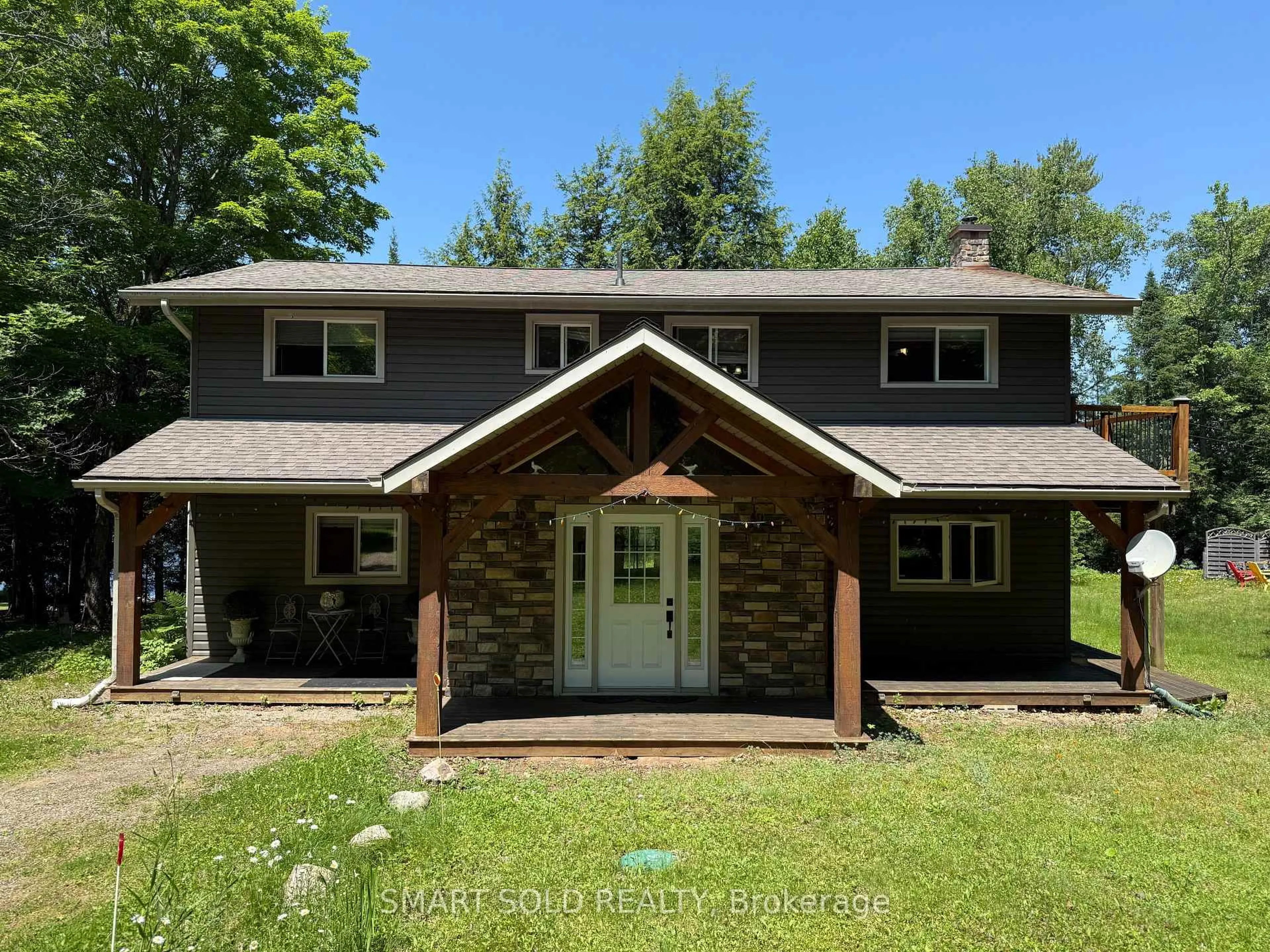 A pic from outside/outdoor area/front of a property/back of a property/a pic from drone, unknown for 105 MUSKOKA GLENS COTTAGE Rd, Huntsville Ontario P1H 2N5