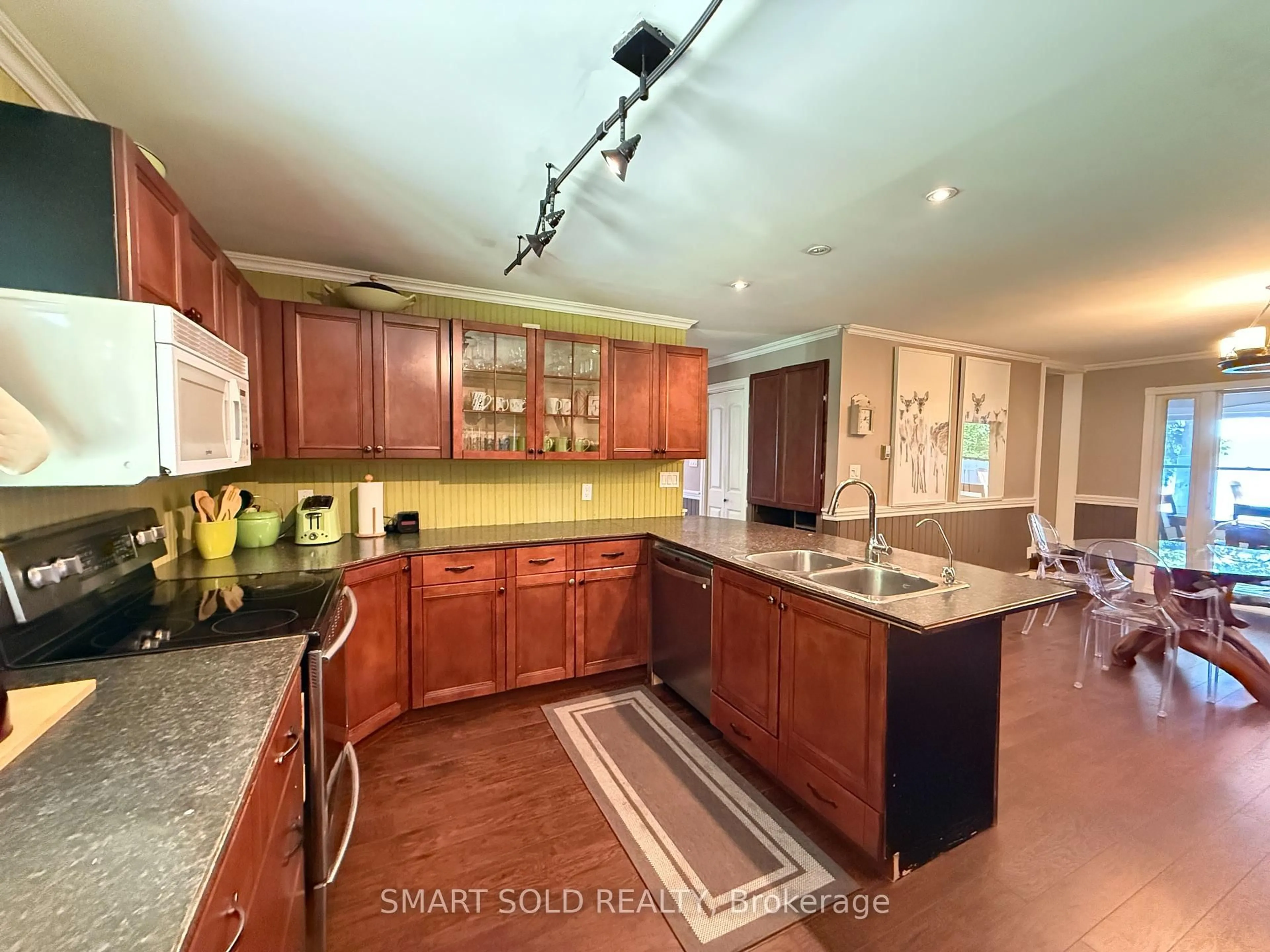 Open concept kitchen, unknown for 105 MUSKOKA GLENS COTTAGE Rd, Huntsville Ontario P1H 2N5