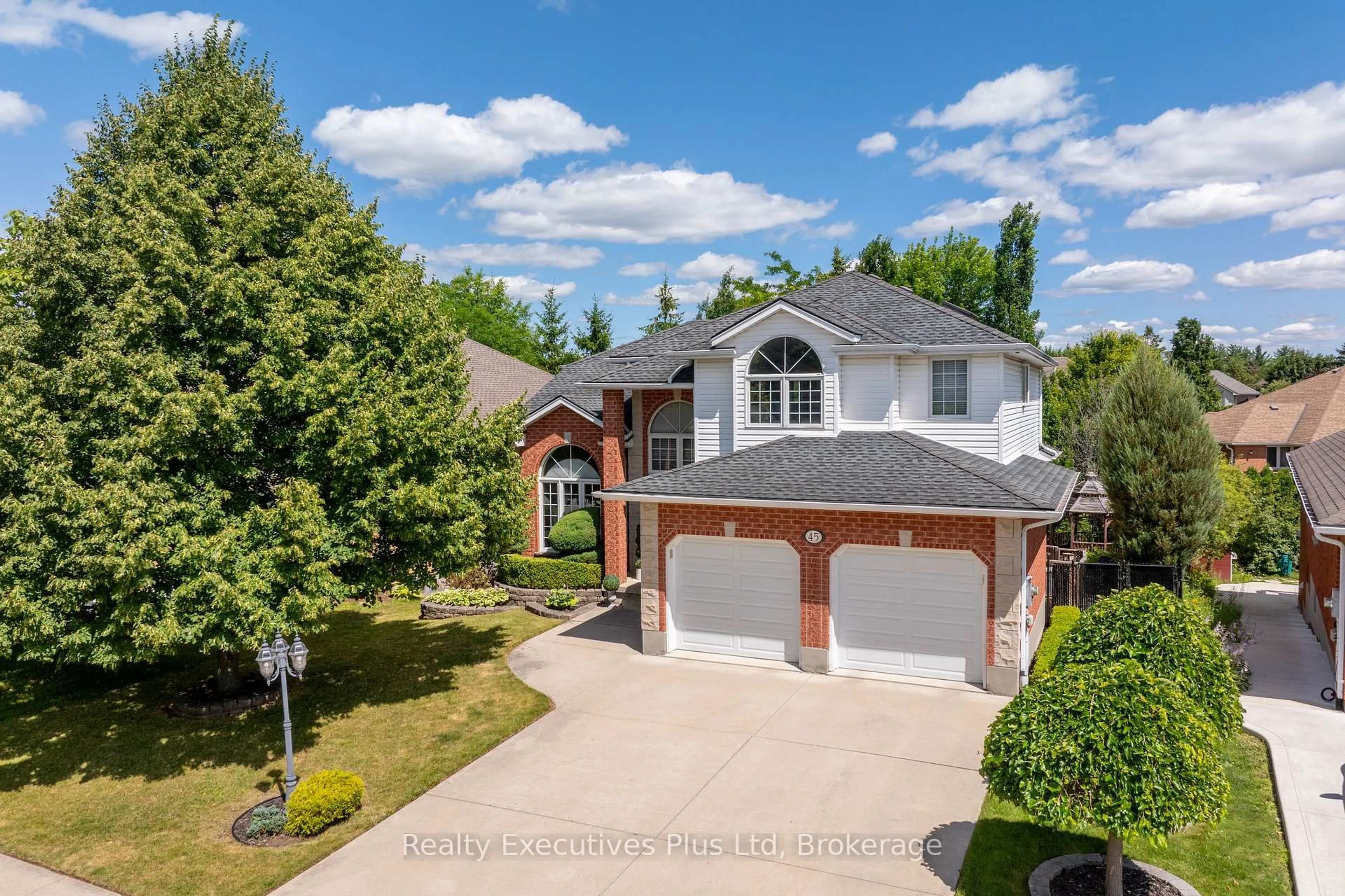 A pic from outside/outdoor area/front of a property/back of a property/a pic from drone, street for 45 Fieldstone Rd, Guelph Ontario N1L 1B4