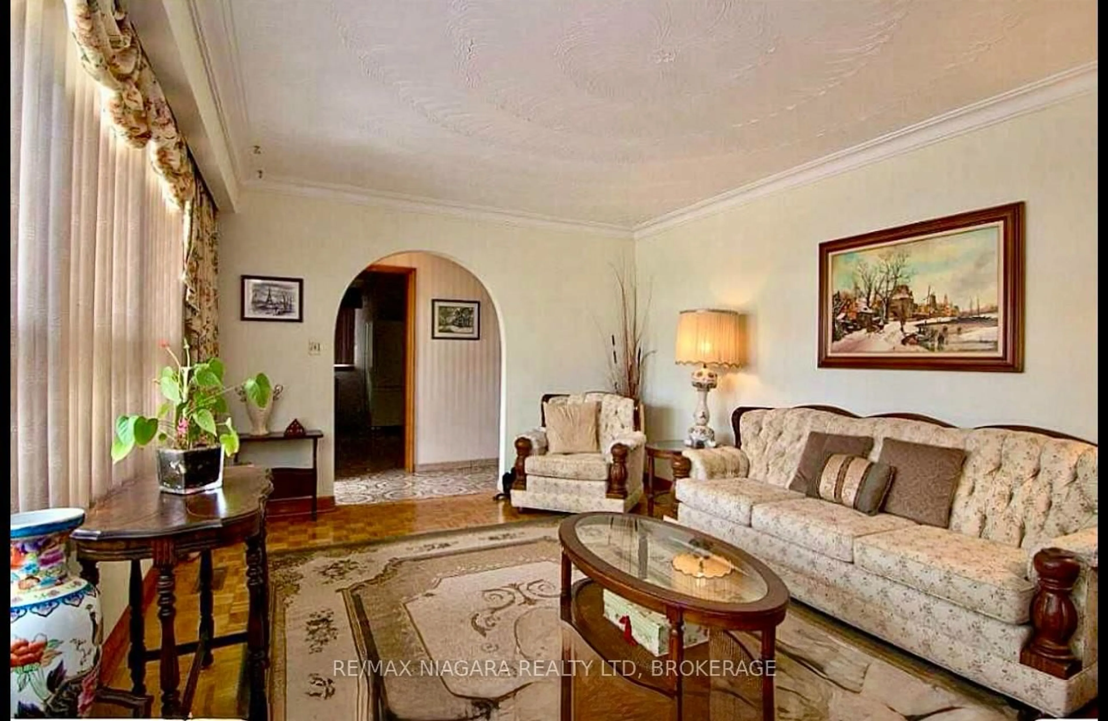 Living room with furniture, unknown for 6020 Althea St, Niagara Falls Ontario L2E 5G5
