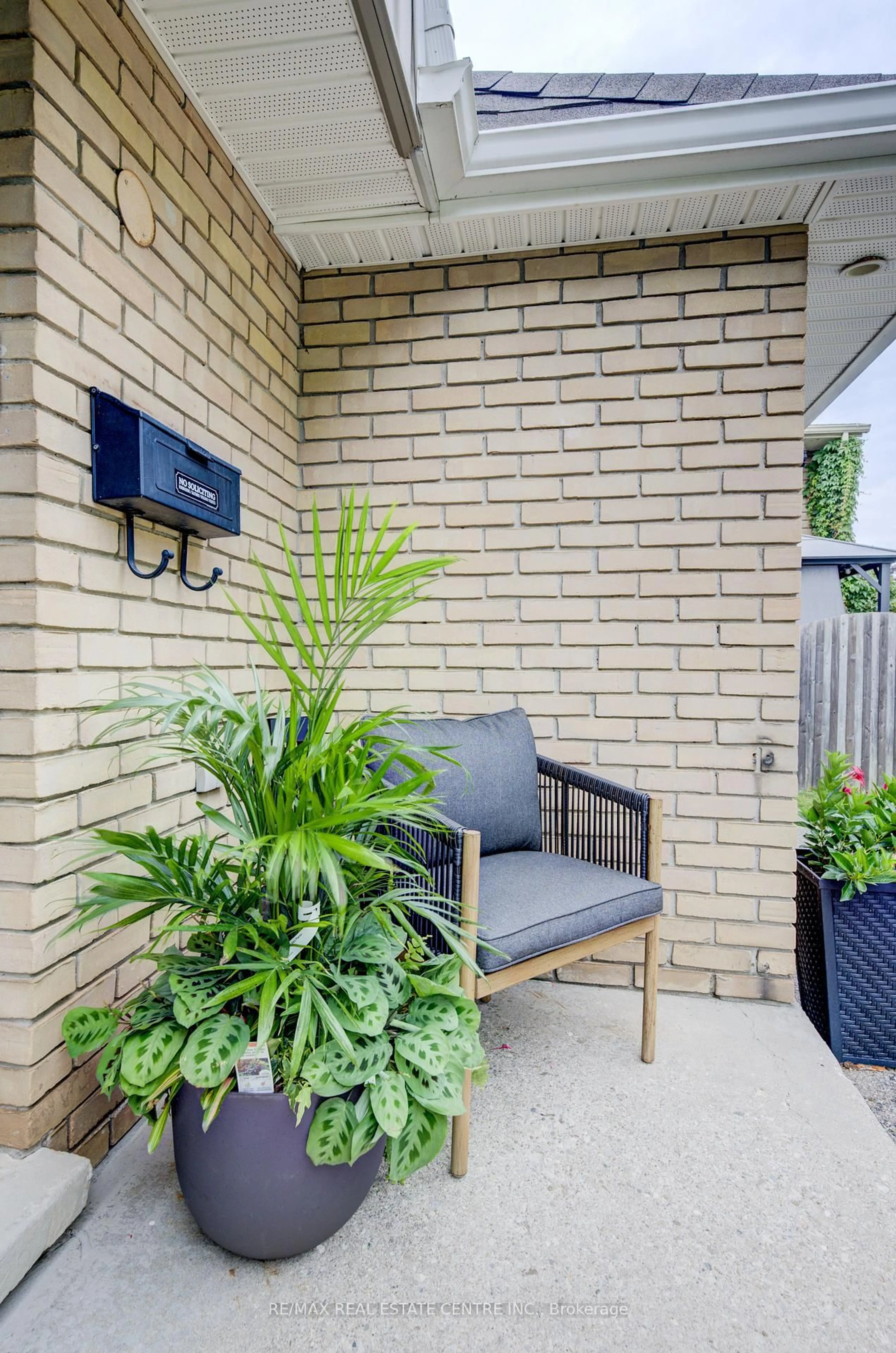 Patio, street for 96 Manor Dr, Kitchener Ontario N2A 2V1