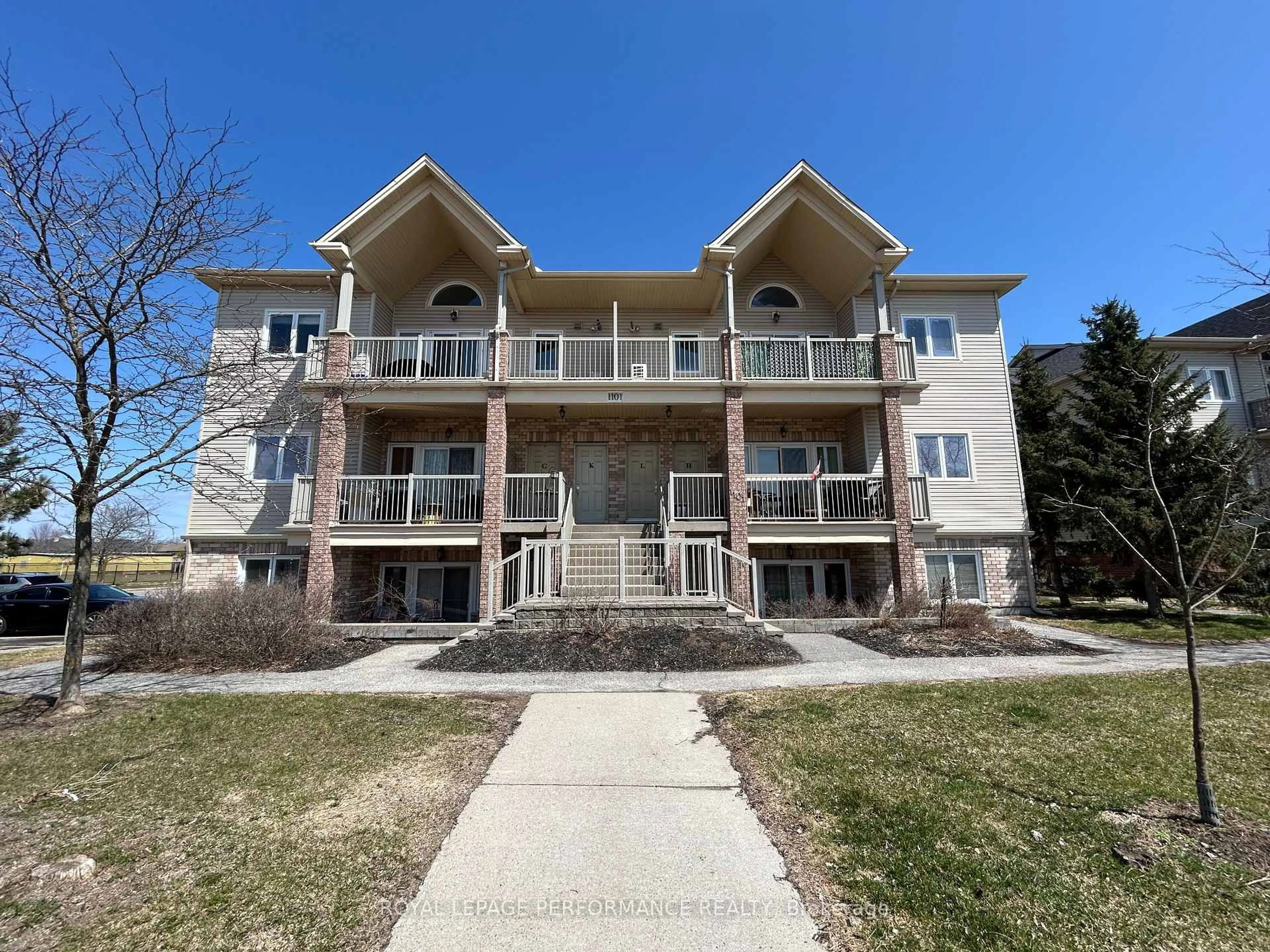 A pic from outside/outdoor area/front of a property/back of a property/a pic from drone, unknown for 1101 Stittsville Main St #L, Stittsville Ontario K2S 0C7