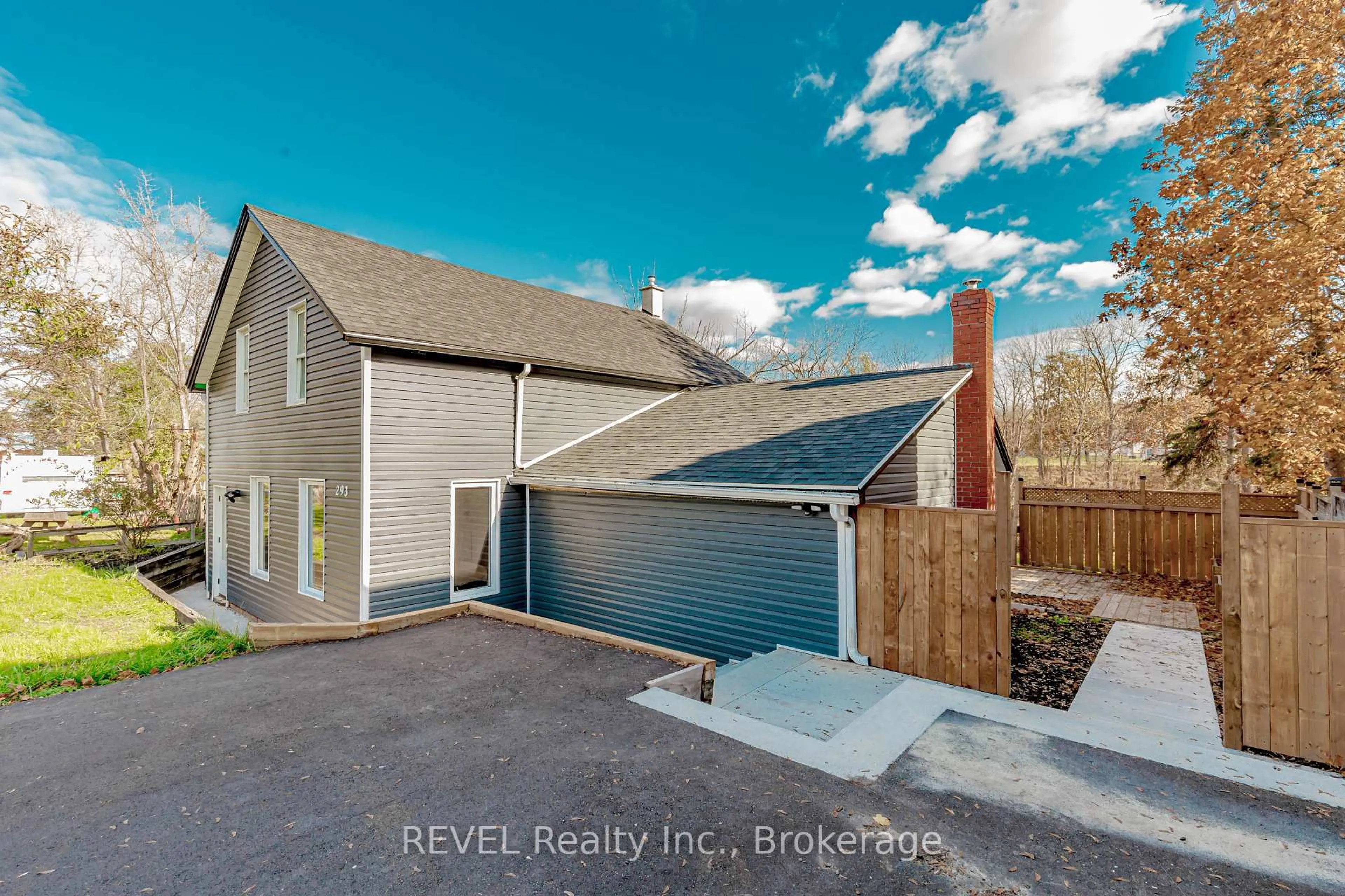 A pic from outside/outdoor area/front of a property/back of a property/a pic from drone, street for 293 FOUR MILE CREEK Rd, Niagara-on-the-Lake Ontario L0S 1P0