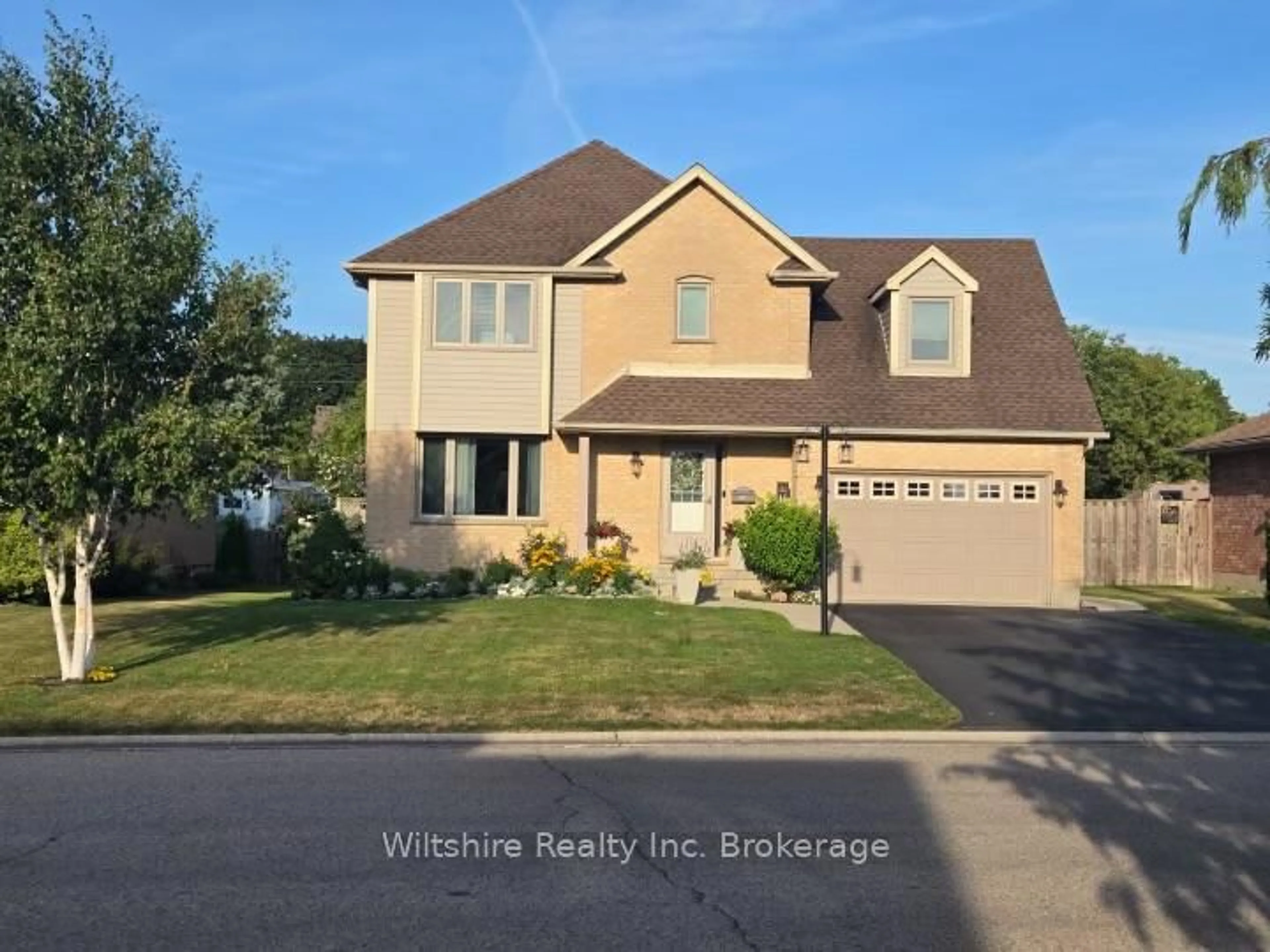 Home with brick exterior material, water/lake/river/ocean view for 38 Cavanaugh Cres, St. Thomas Ontario N5R 5Y6