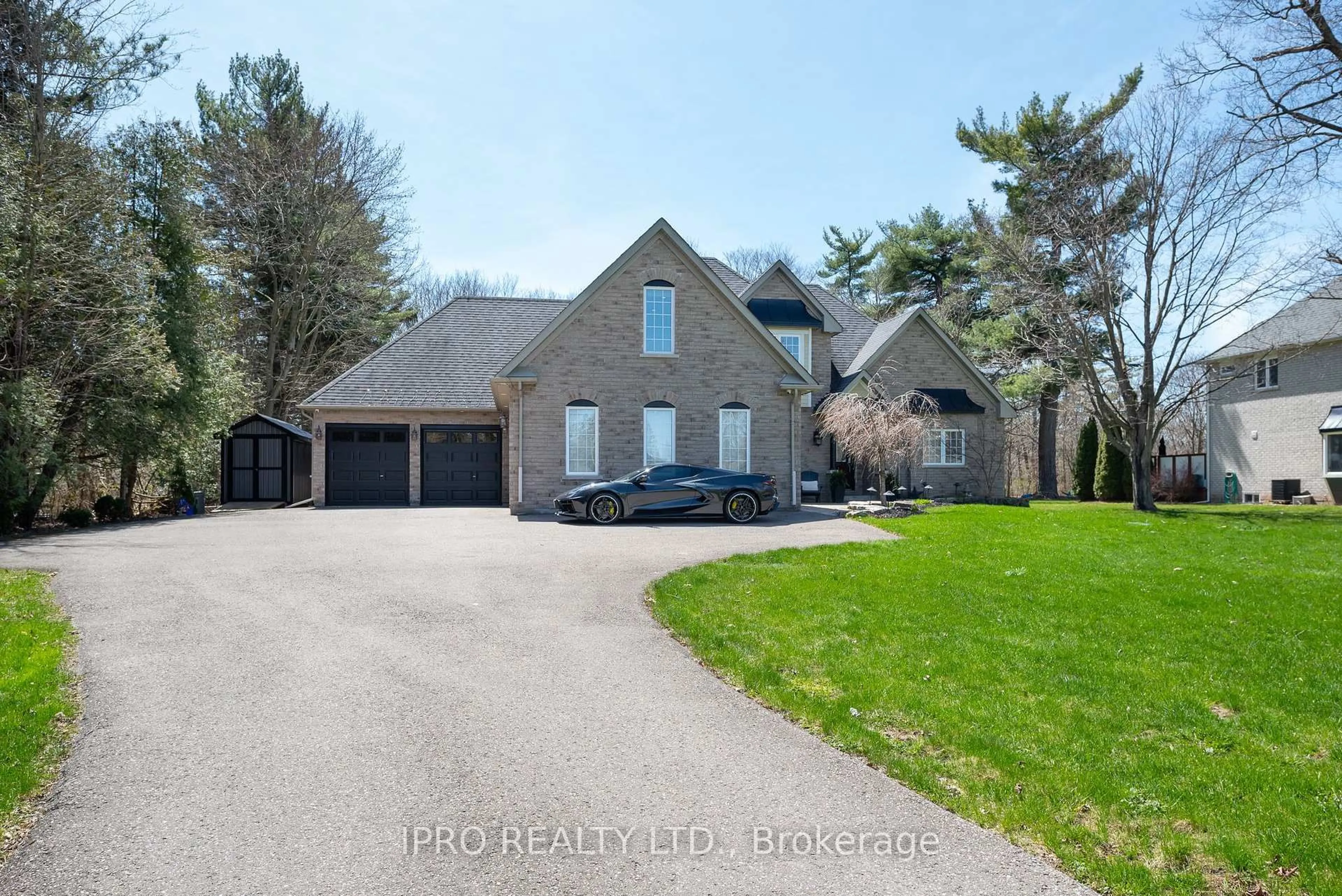 A pic from outside/outdoor area/front of a property/back of a property/a pic from drone, street for 252 Main St, Erin Ontario N0B 1T0