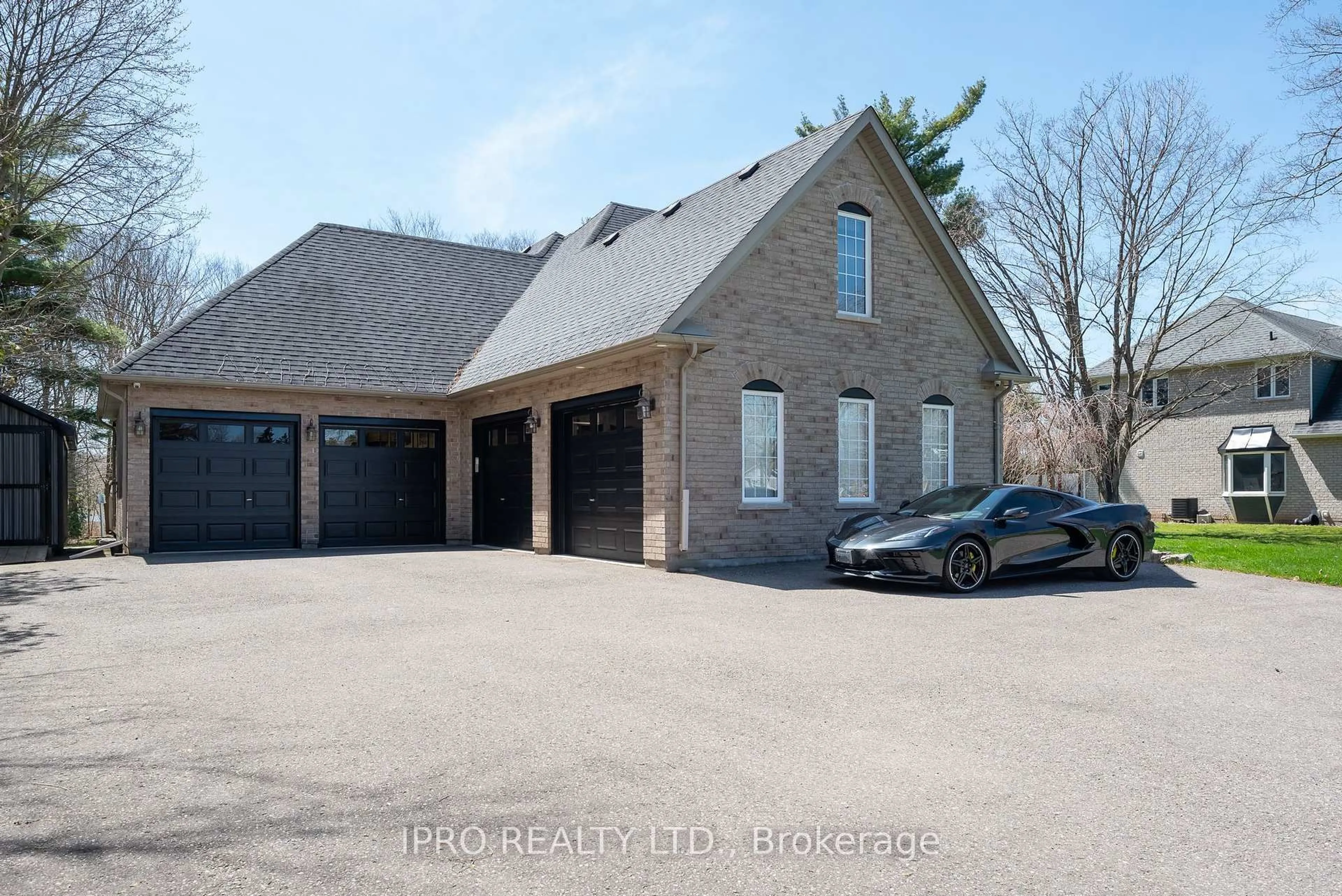 Indoor garage for 252 Main St, Erin Ontario N0B 1T0