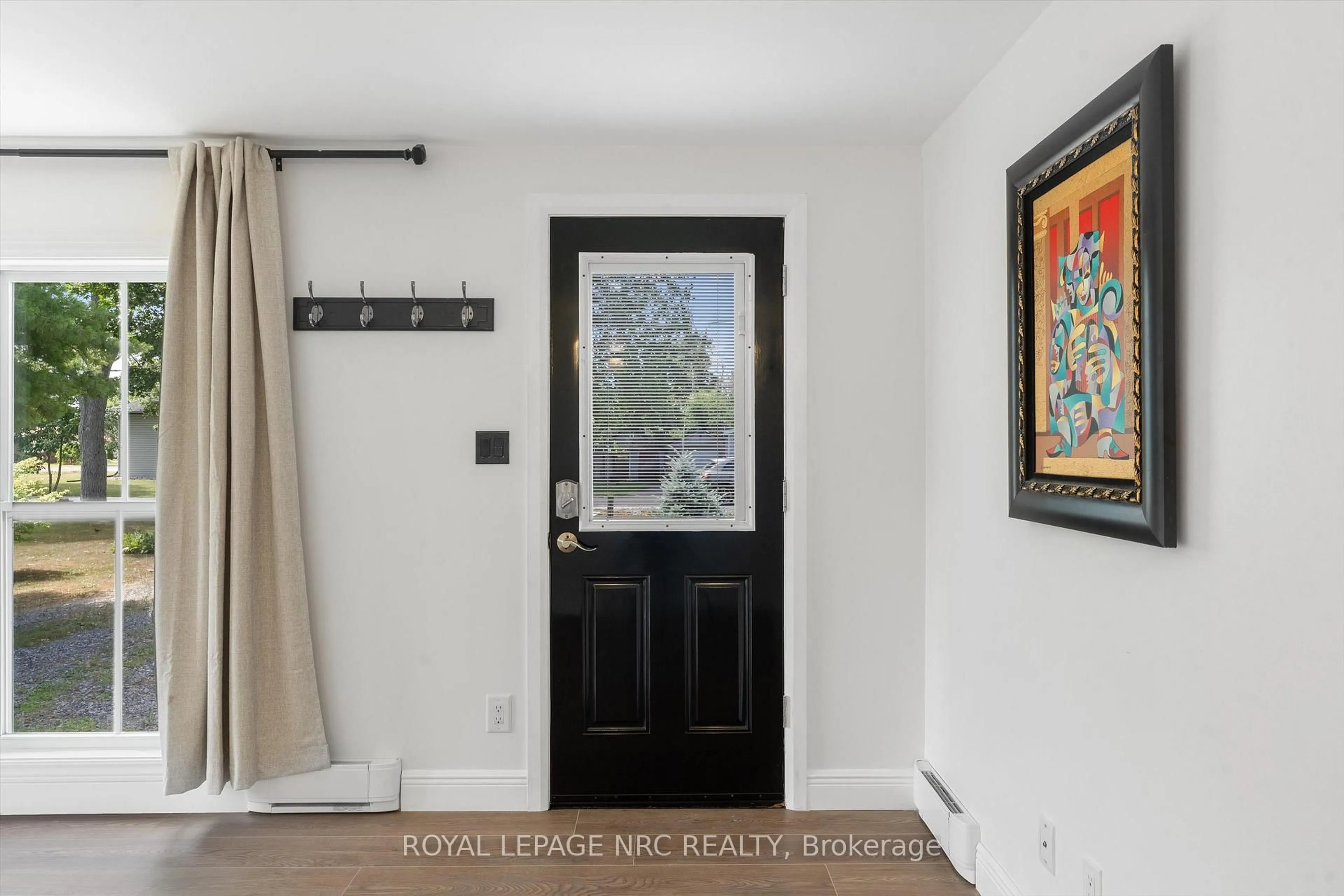 Indoor entryway for 58 Edward Ave, Fort Erie Ontario L2A 5K3