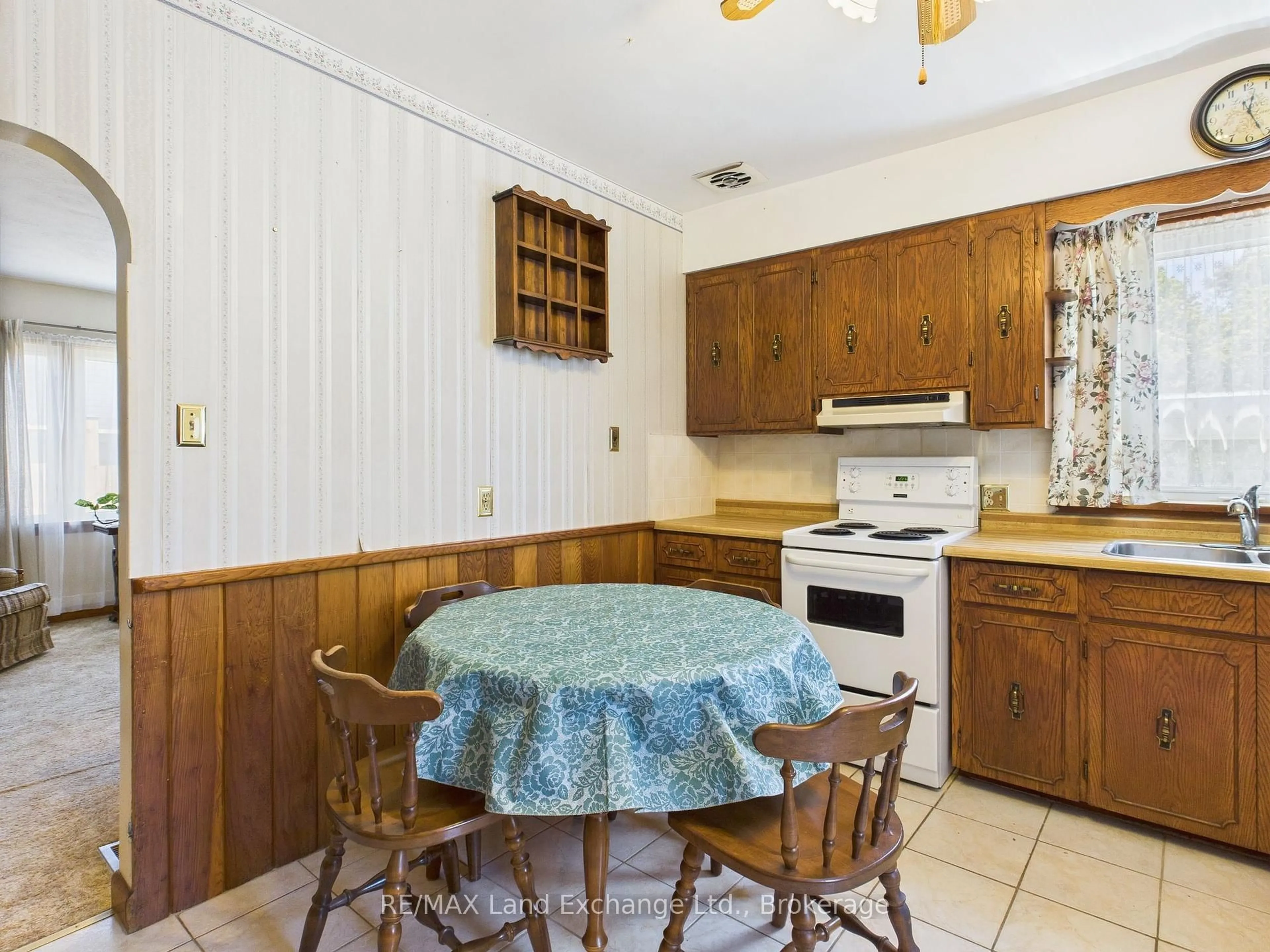 Standard kitchen, unknown for 1060 Princes St, Kincardine Ontario N2Z 1X8