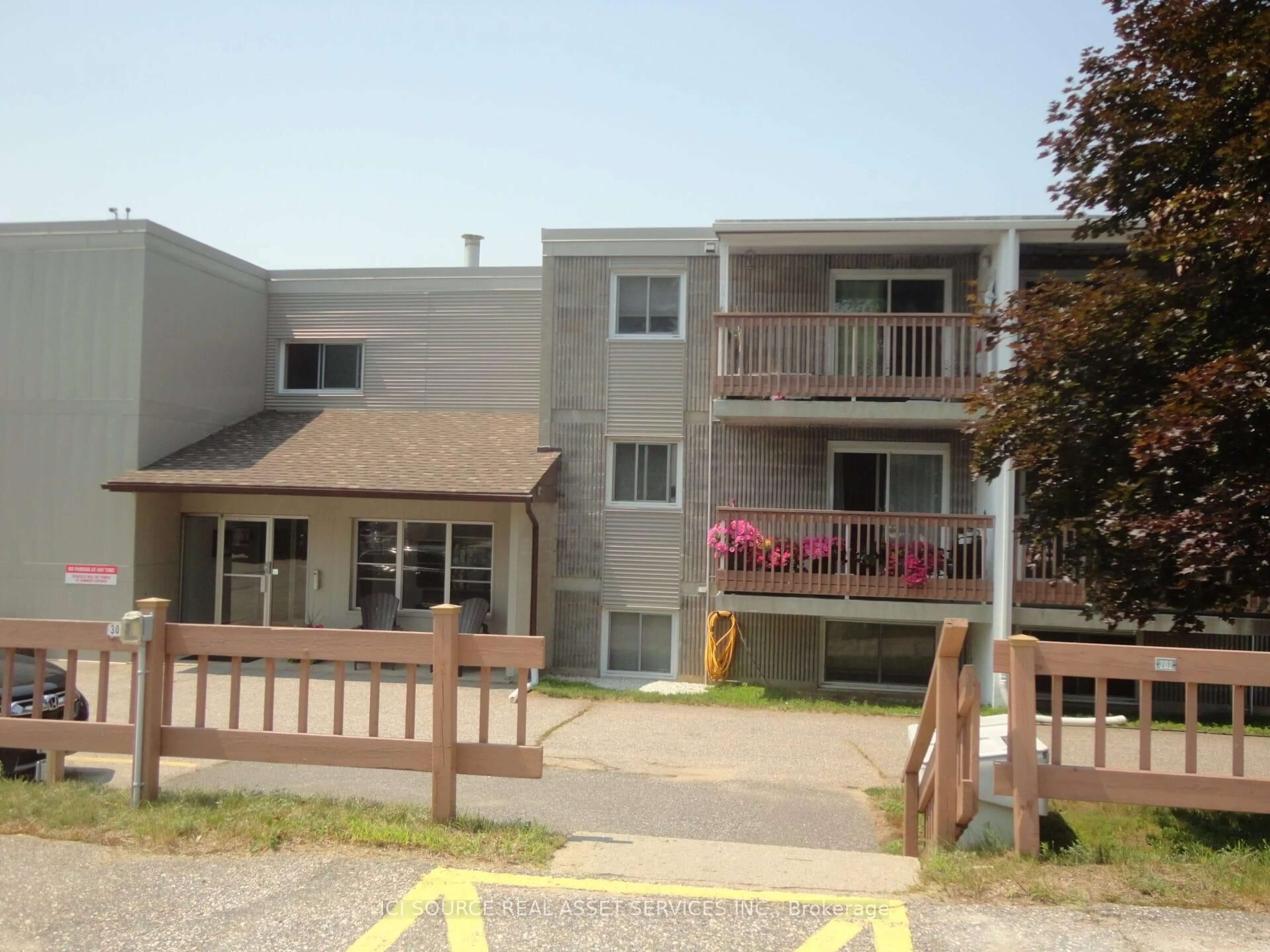 Patio, unknown for 213 Leonard St #202, North Bay Ontario P1B 5K3