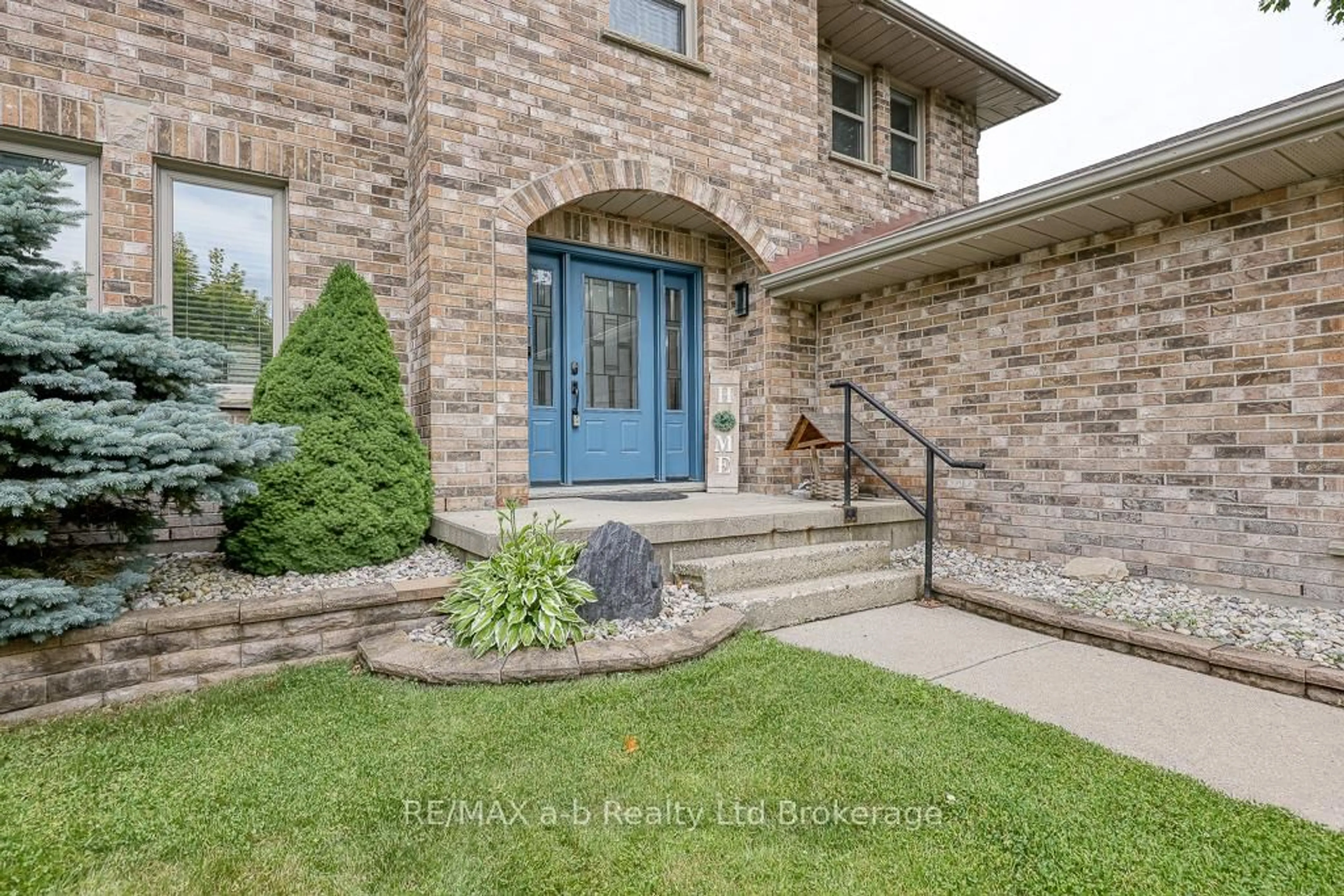 Home with brick exterior material, street for 346 Riverview Dr, Strathroy-Caradoc Ontario N7G 4B7