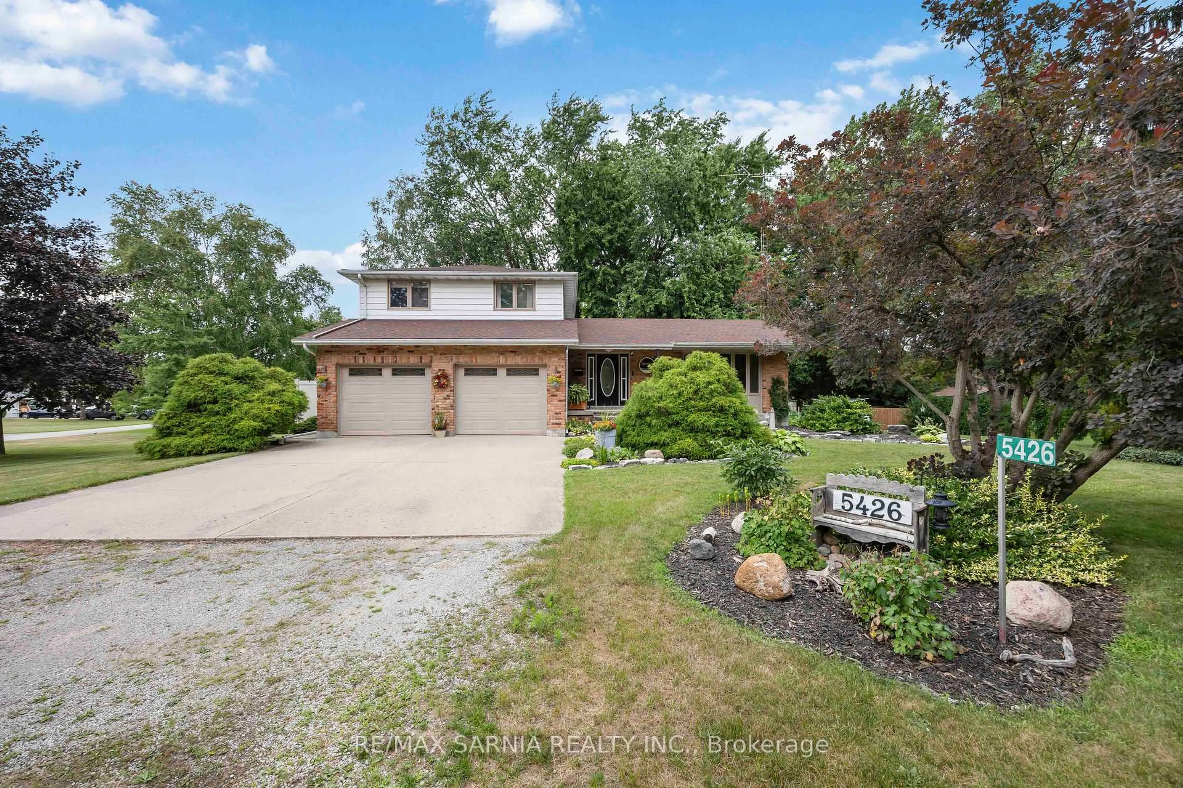 A pic from outside/outdoor area/front of a property/back of a property/a pic from drone, unknown for 5426 Lake Valley Grove Rd, Lambton Shores Ontario N0N 1J7