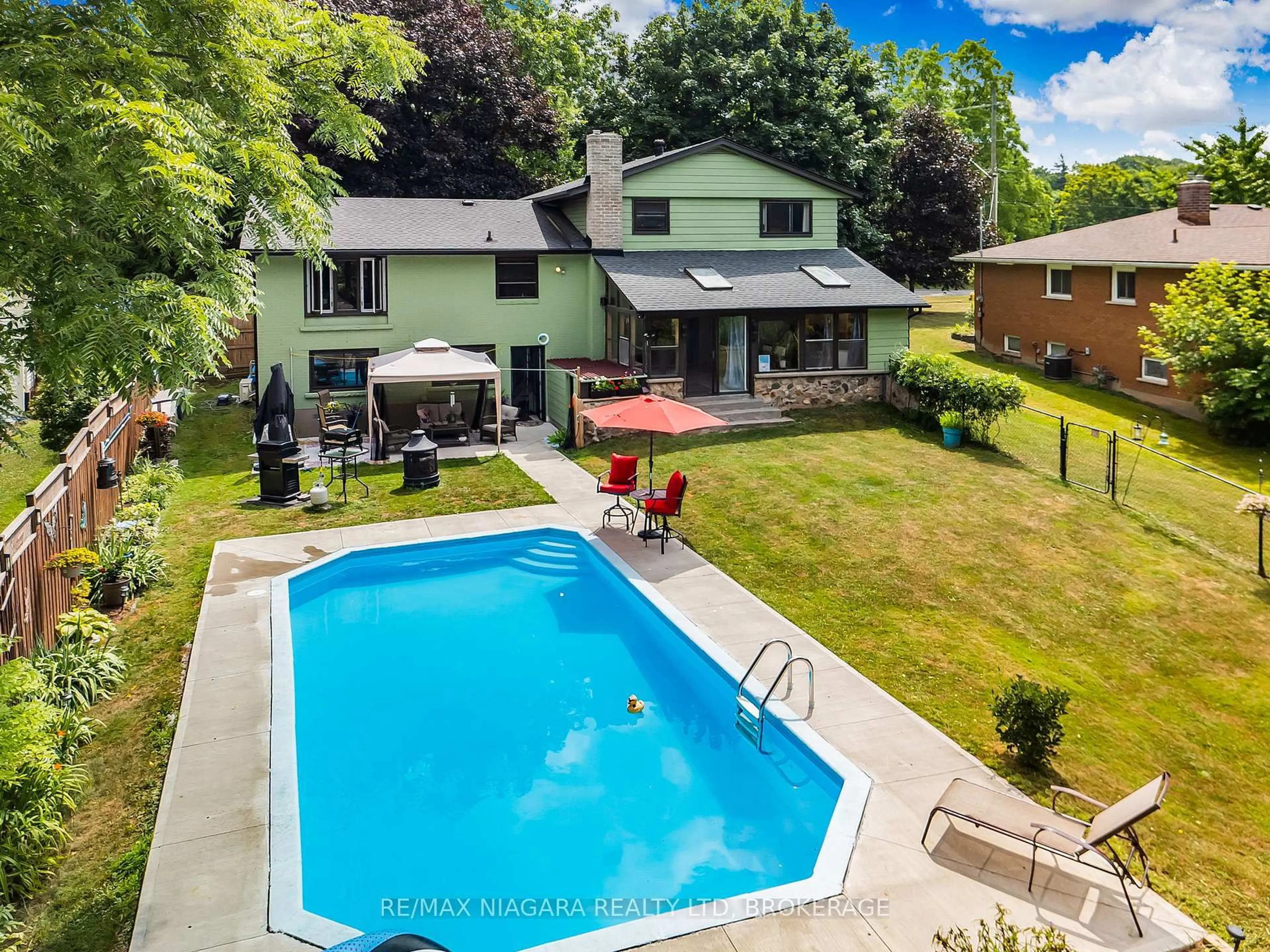A pic from outside/outdoor area/front of a property/back of a property/a pic from drone, unknown for 671 Ridge Rd, Fort Erie Ontario L0S 1N0