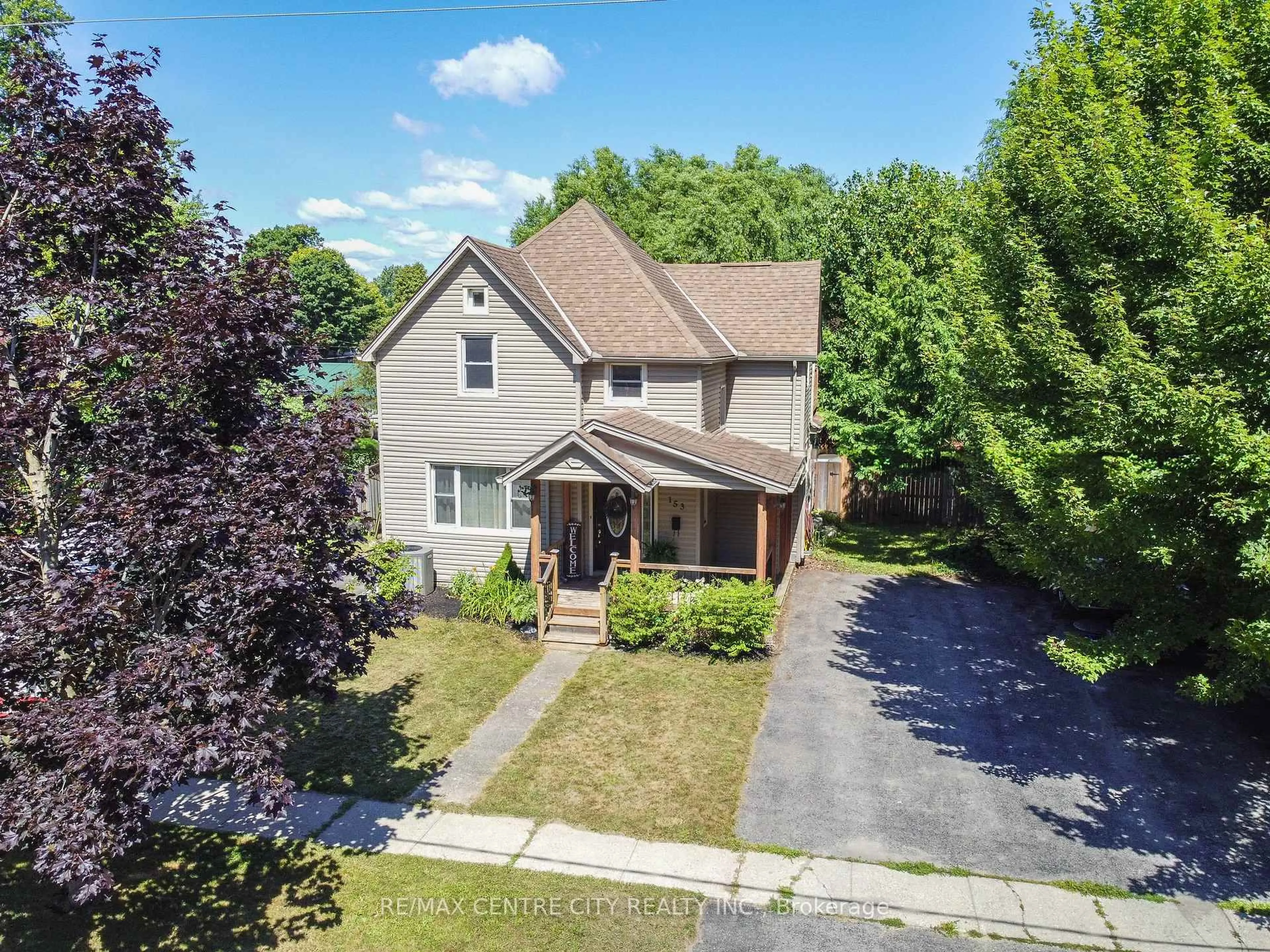 A pic from outside/outdoor area/front of a property/back of a property/a pic from drone, street for 153 Shackleton St, Dutton/Dunwich Ontario N0L 1J0