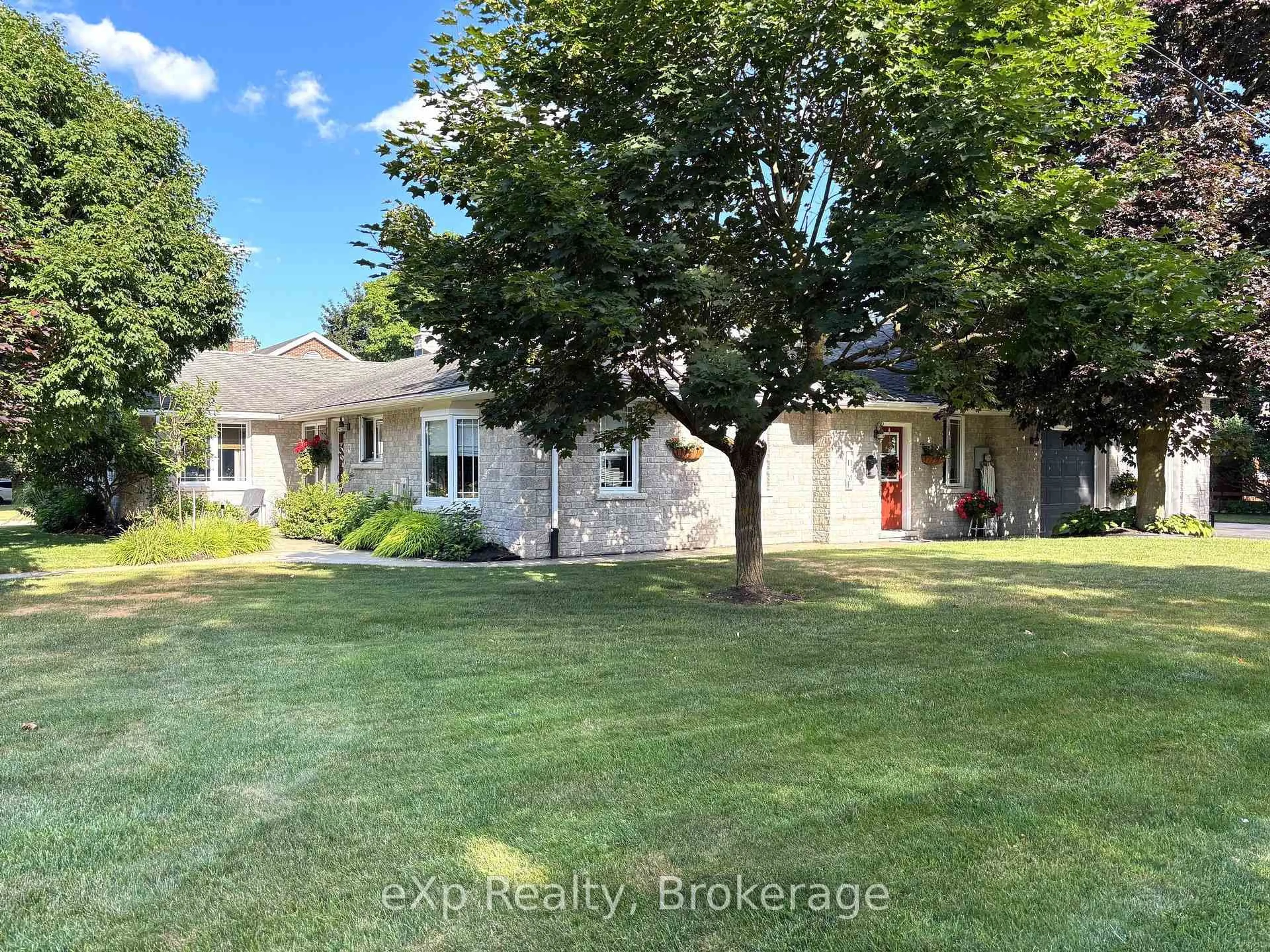 A pic from outside/outdoor area/front of a property/back of a property/a pic from drone, street for 9 Johnstone Blvd, Brockton Ontario N0G 2V0