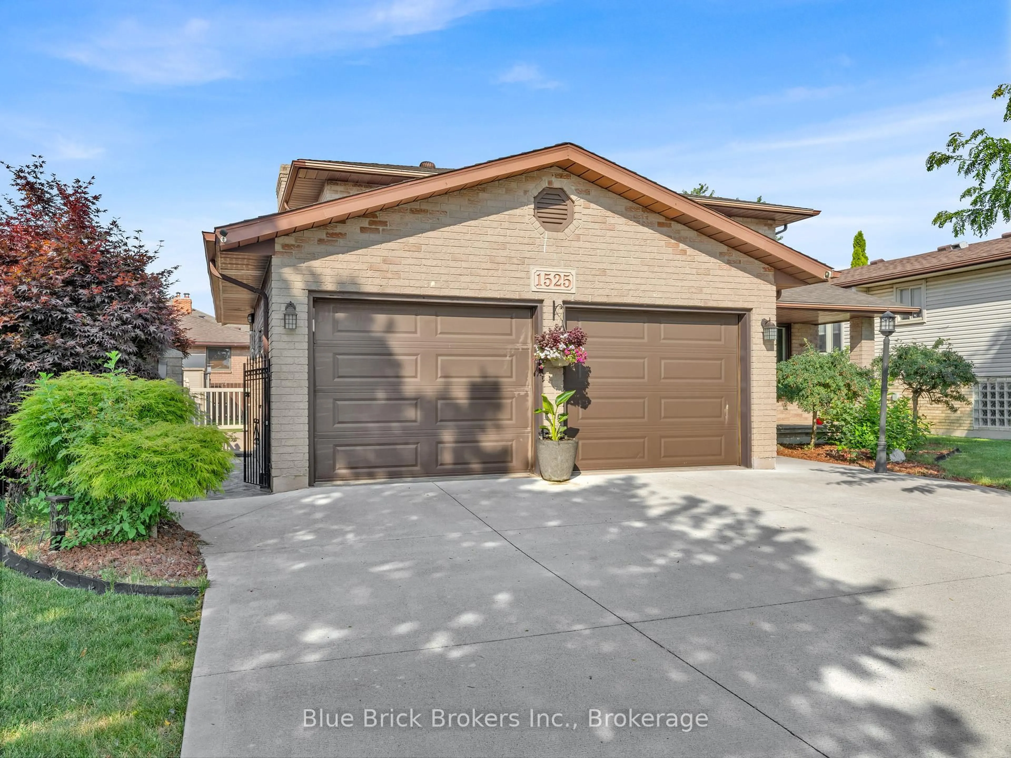 Home with brick exterior material, street for 1525 South Pacific Ave, Windsor Ontario N8X 4Z6