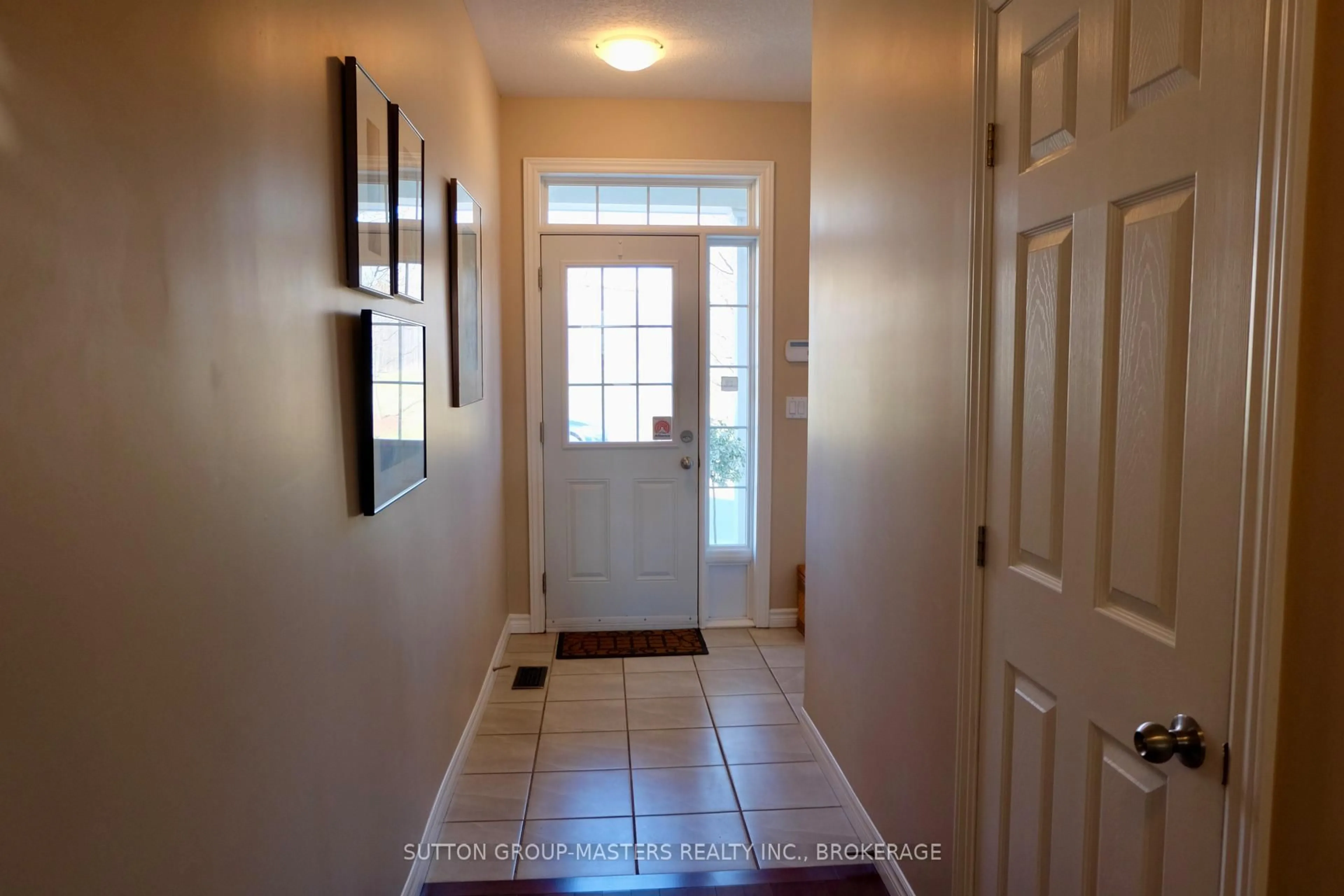 Indoor entryway for 835 Newmarket Lane, Kingston Ontario K7K 0C8