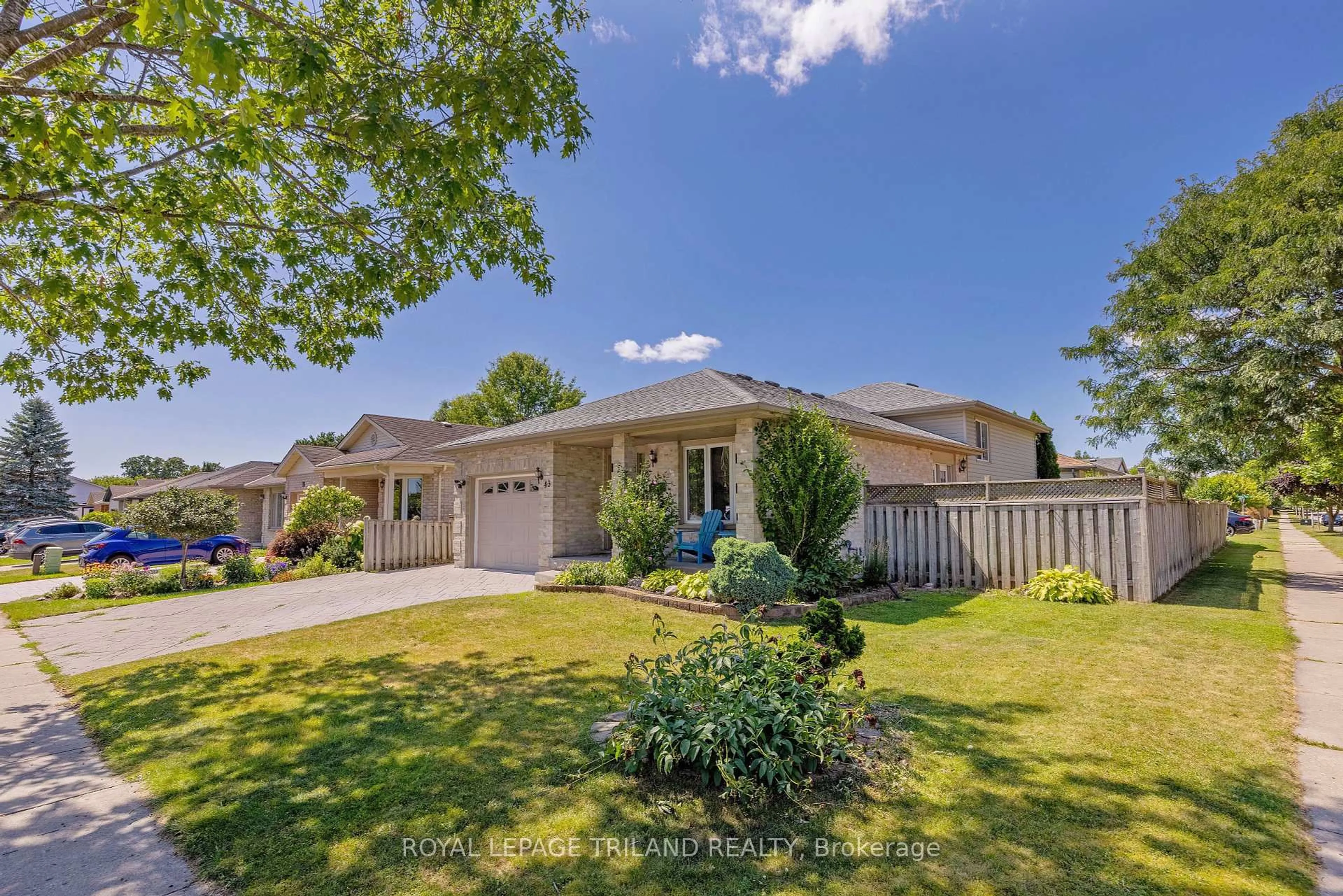 A pic from outside/outdoor area/front of a property/back of a property/a pic from drone, street for 43 Trapper St, London East Ontario N5W 6B4
