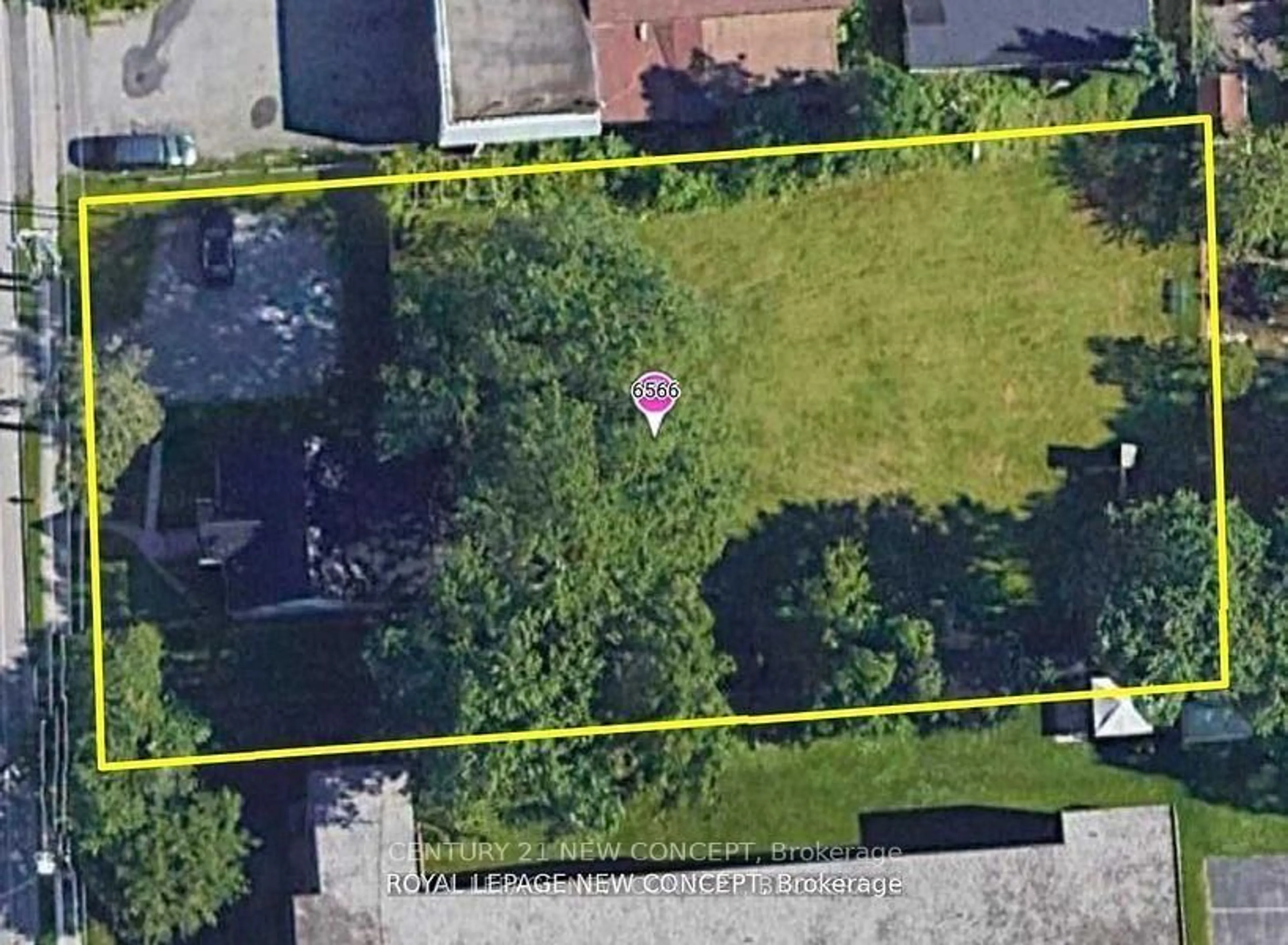 A pic from outside/outdoor area/front of a property/back of a property/a pic from drone, street for 6566 Drummond Rd, Niagara Falls Ontario L2G 4N7