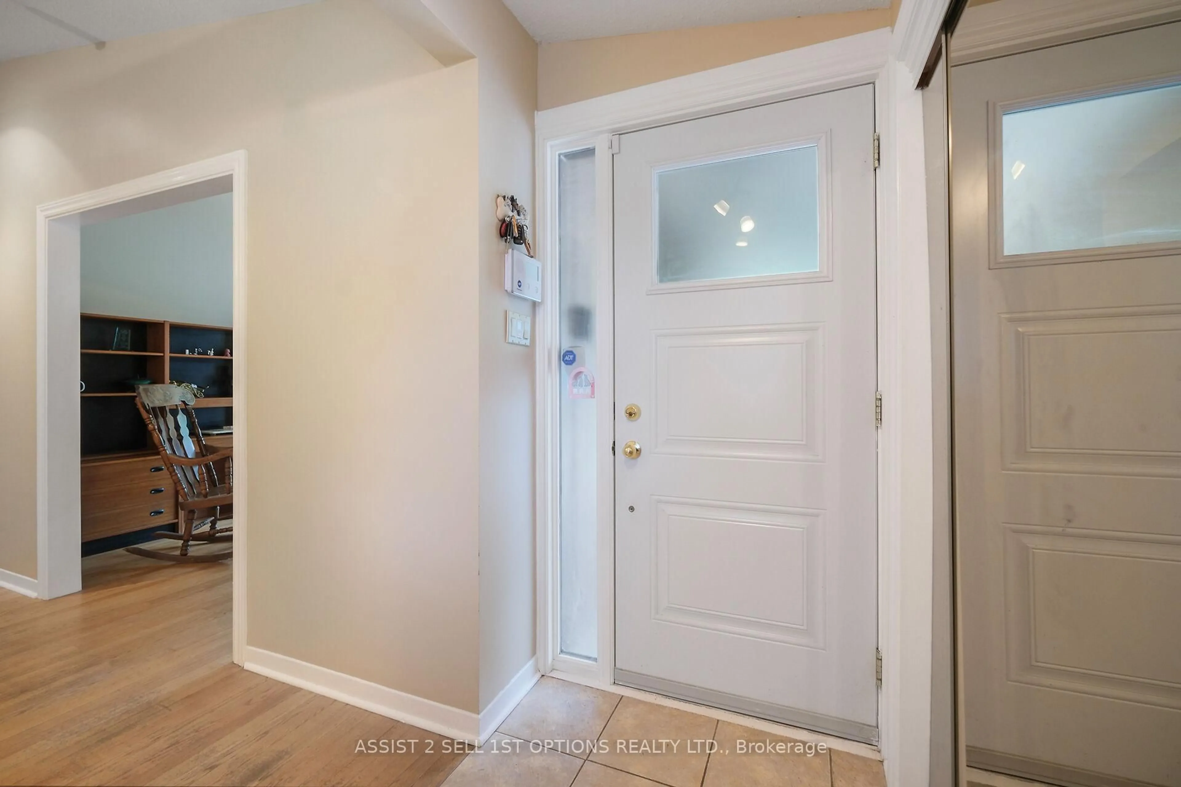 Indoor entryway for 24 Barnes Cres, Nepean Ontario K2H 7C2