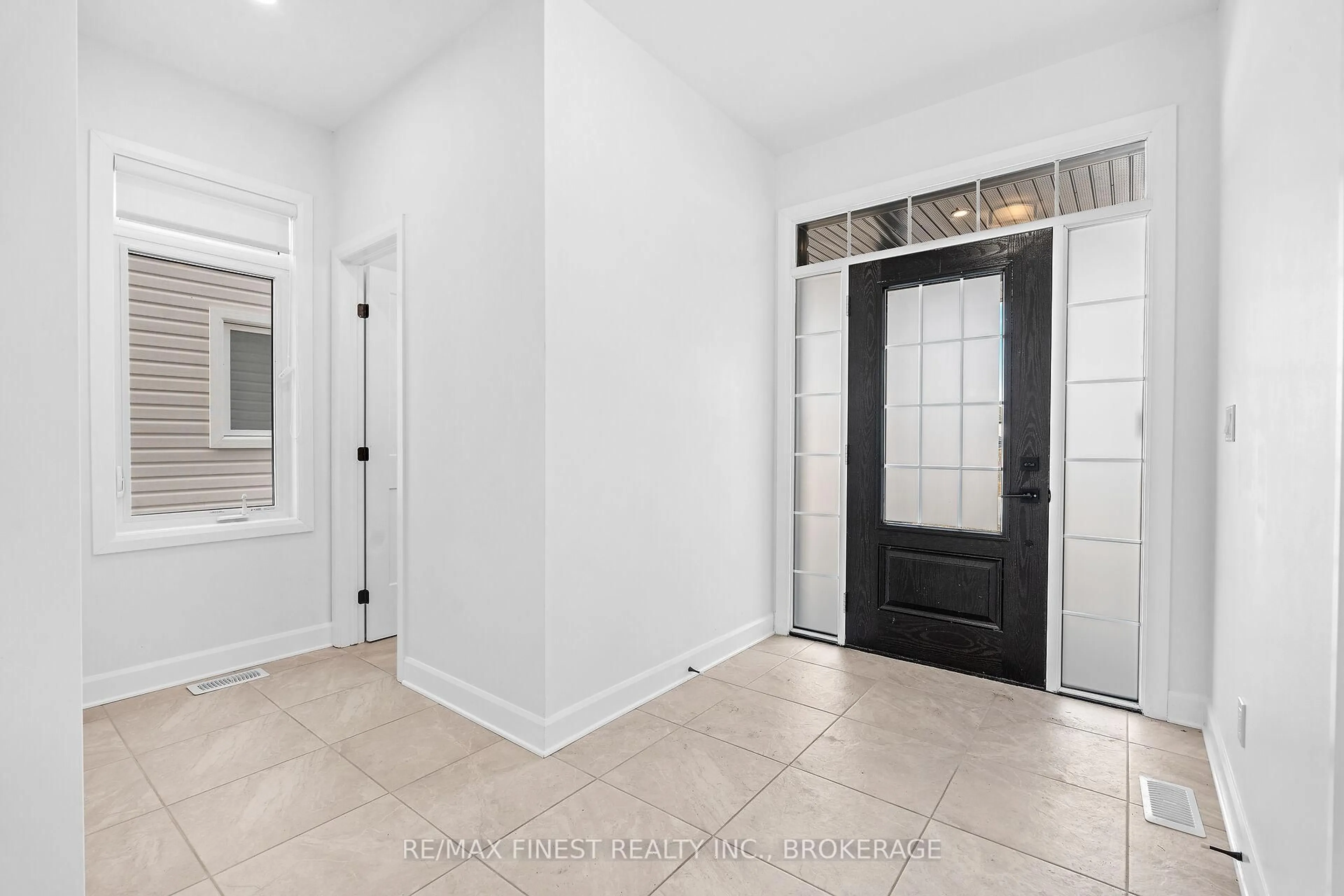 Indoor entryway for 652 Halloway Dr, Kingston Ontario K7K 0H4